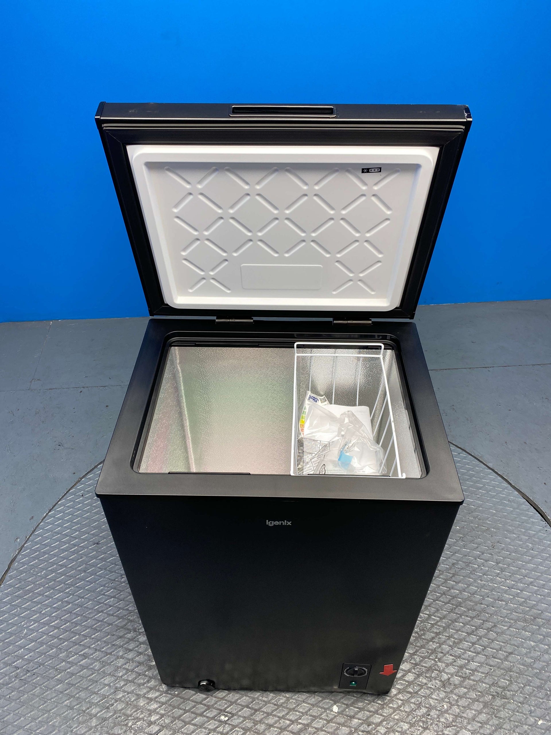 Igenix IG100B 99 Litre Freestanding Chest Freezer