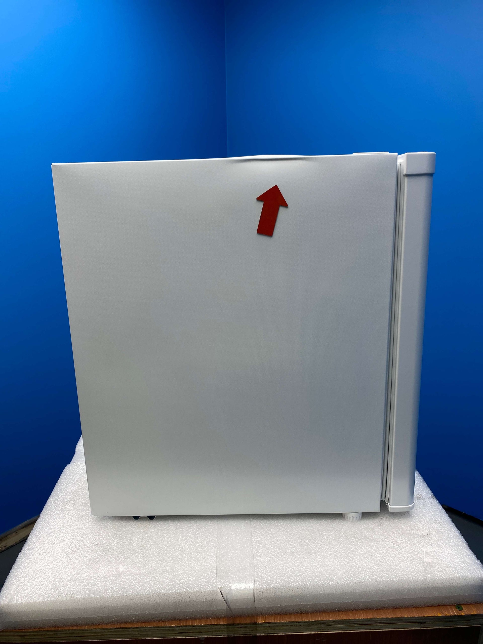 Igenix IG3751 33 Litre Table Top Lockable Mini Freezer