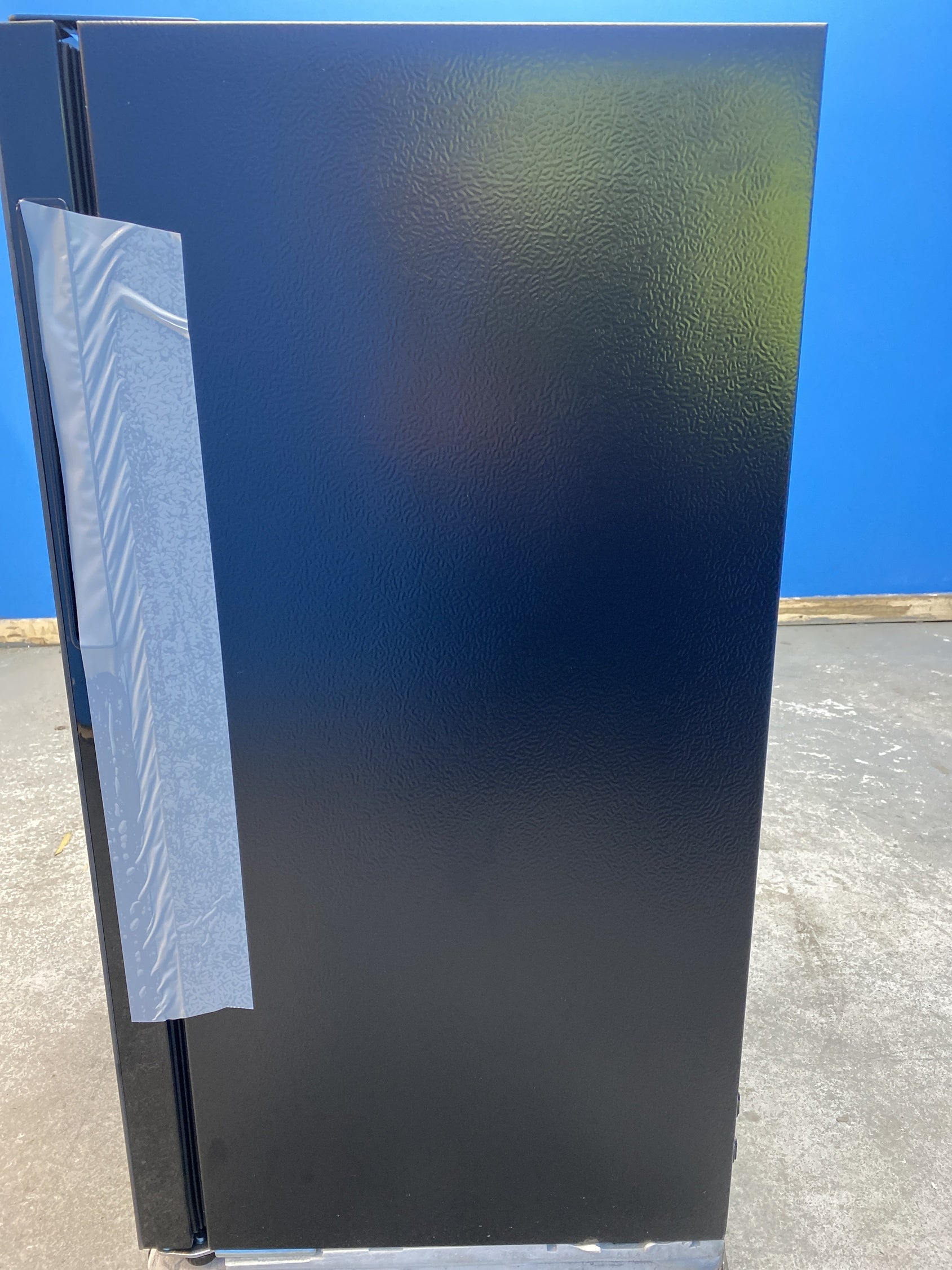 #GRC-157-640 - Hisense RW12D4NWG0 30‑Bottle Under Counter Wine Cooler