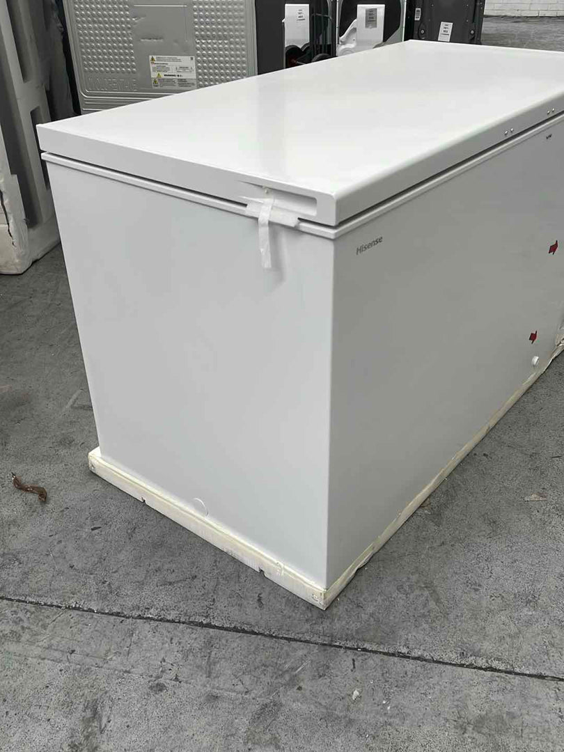 #GRC-159-368 - Hisense FC571D4AWLYE 372L Winter Guard Chest Freezer