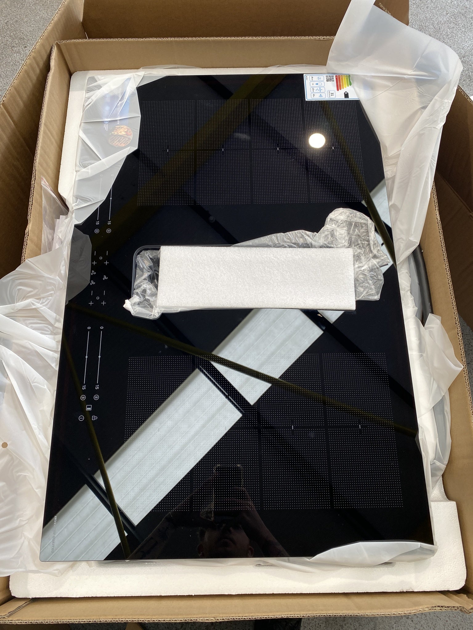 #GRC-159-975 - Midea MIH740Y078B Built-In 80cm Induction Hob with Extractor