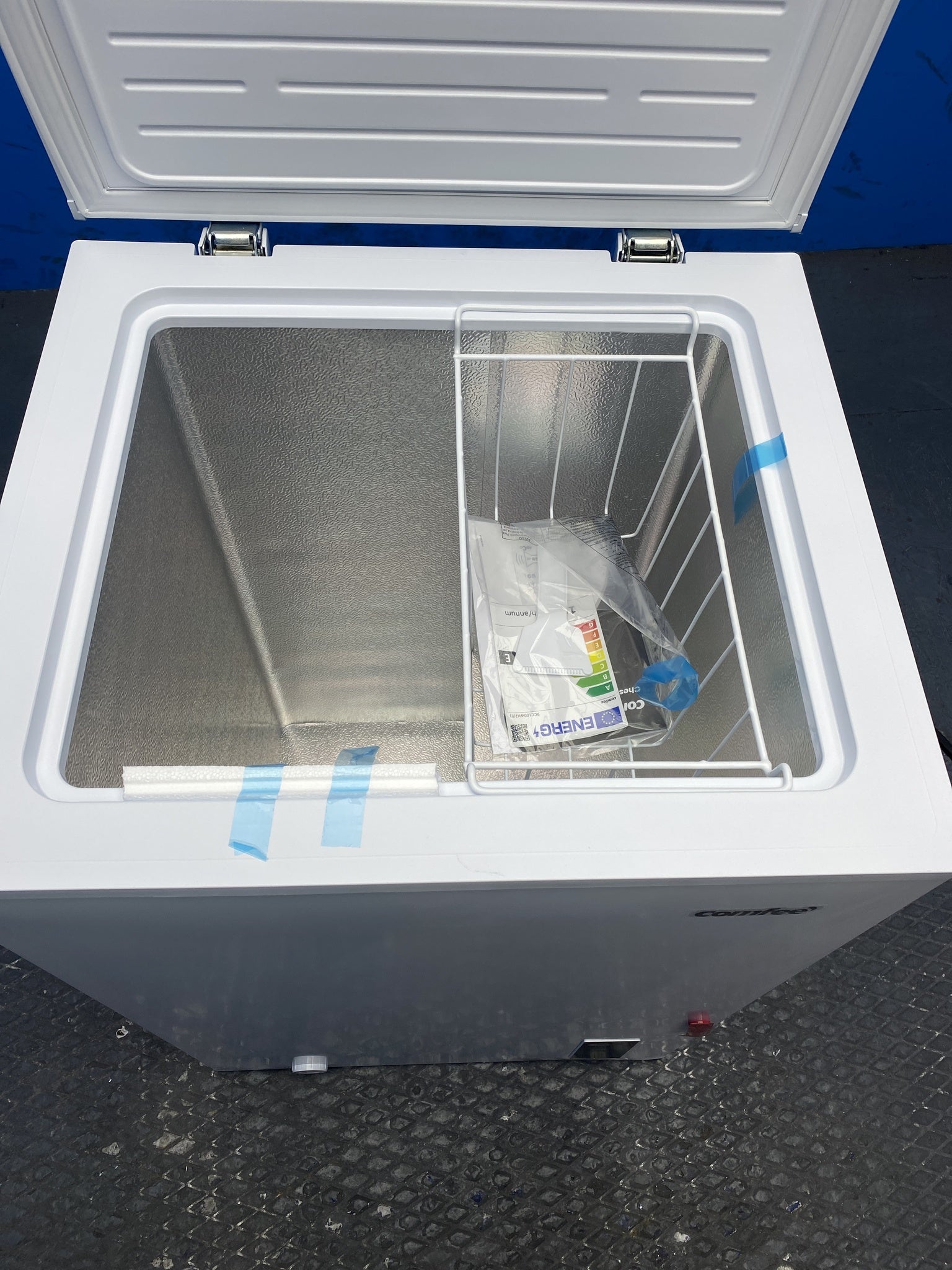 COMFEE' RCC100WH2E 99L Chest Freezer with Digital Control