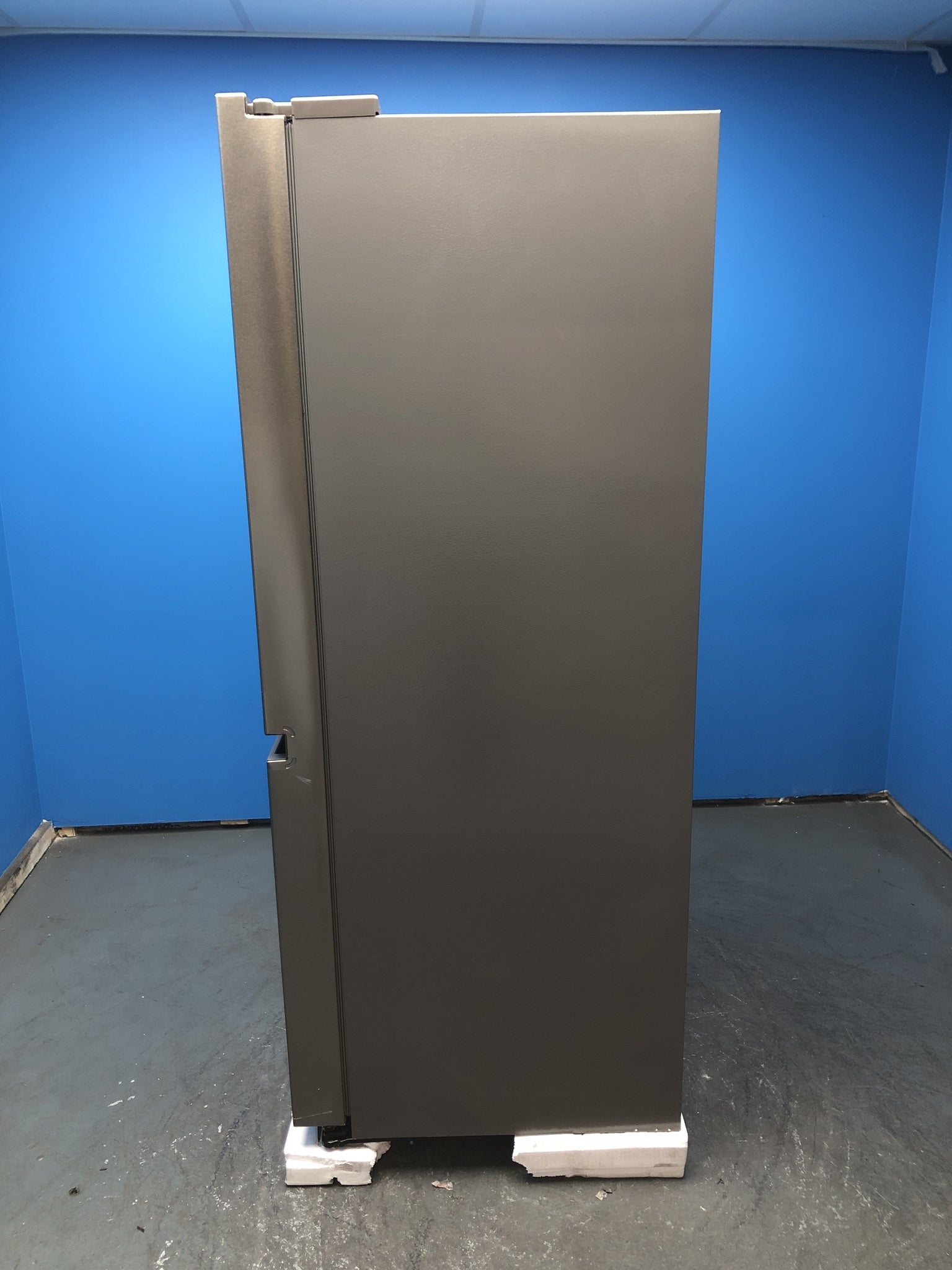 Hisense PureFlat RS818N4TIC 632L American Style Fridge Freezer