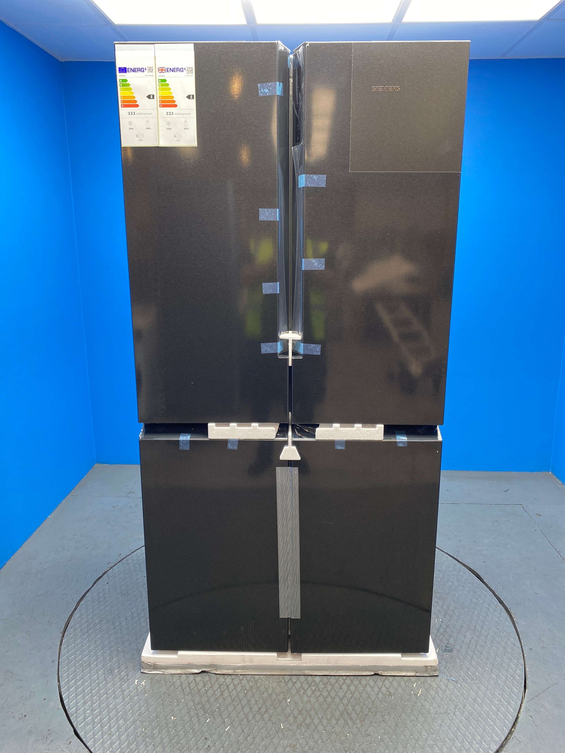 Siemens iQ500 KF96NAXEAG 605L French Door Fridge Freezer