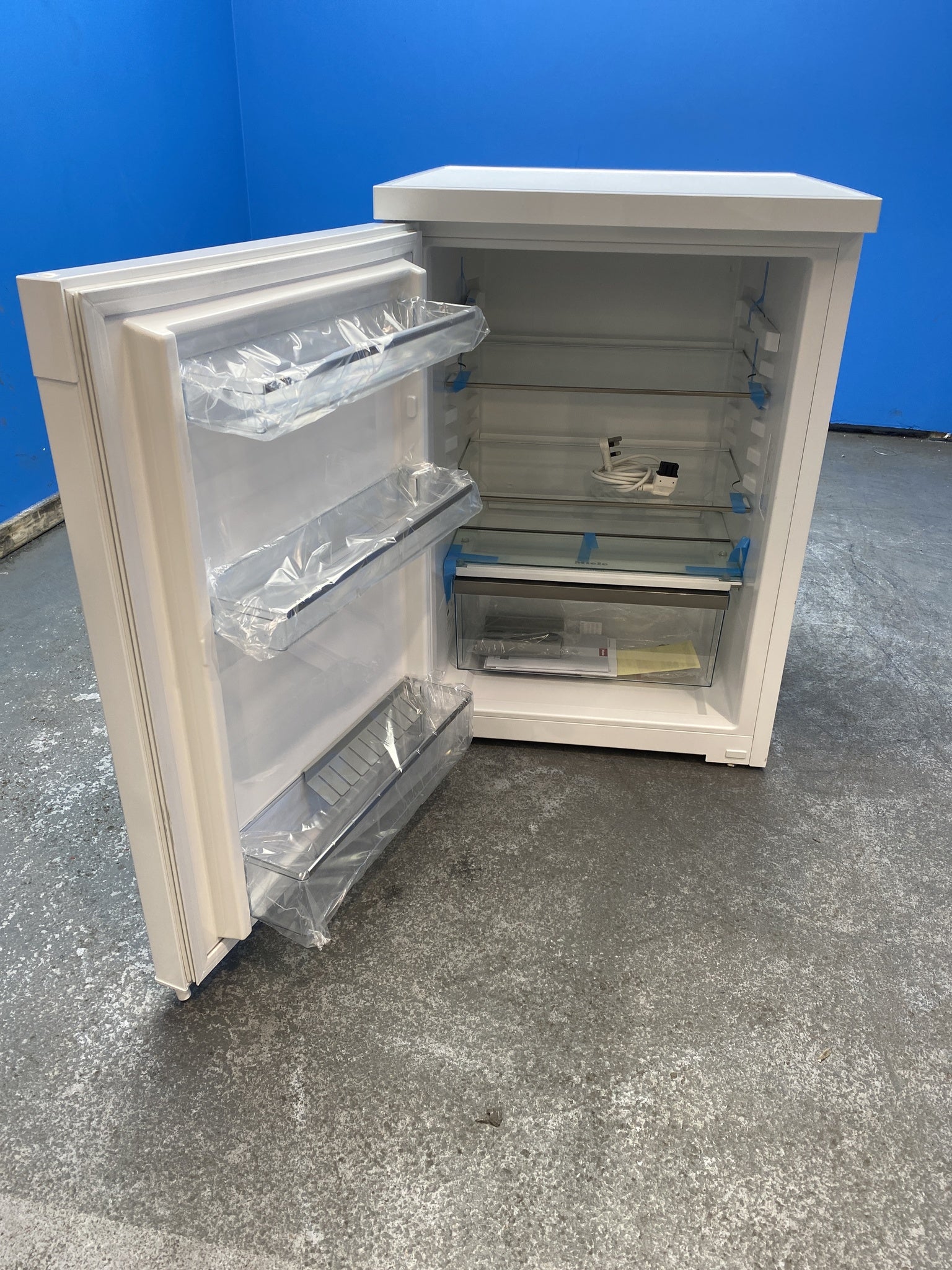 #GRC-143-525 - Miele K 4003 D 141 Litre Undercounter Larder Fridge