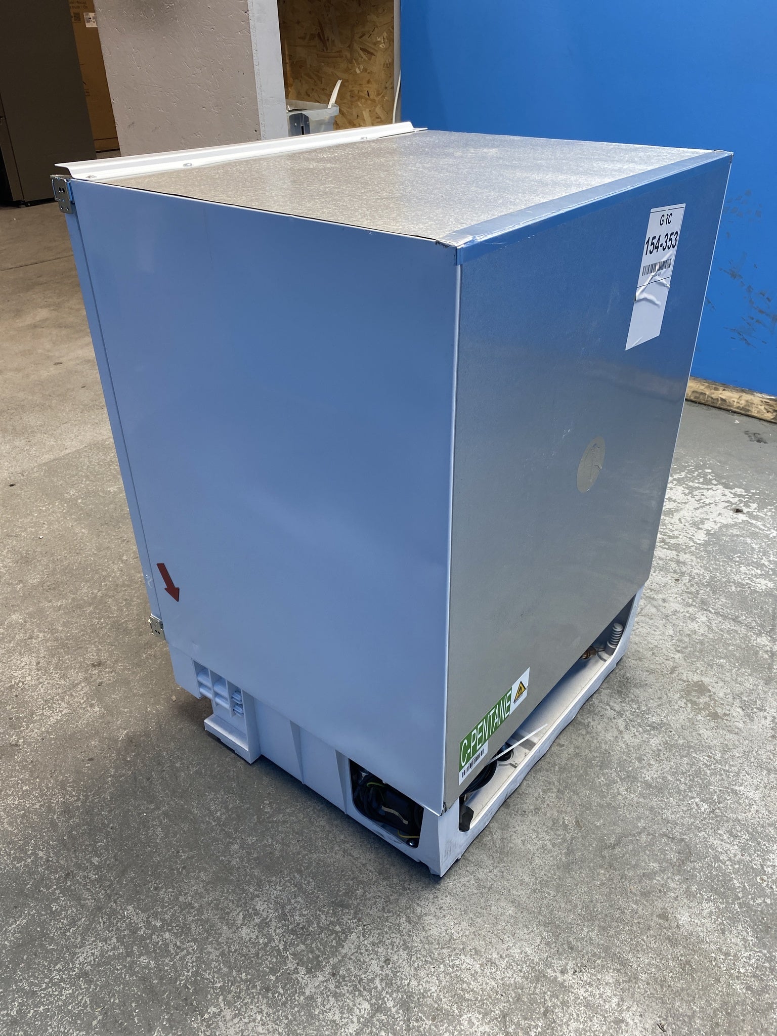 #GRC-154-353 - Candy CM4SE68EWK Integrated Under Counter Fridge with Ice Box