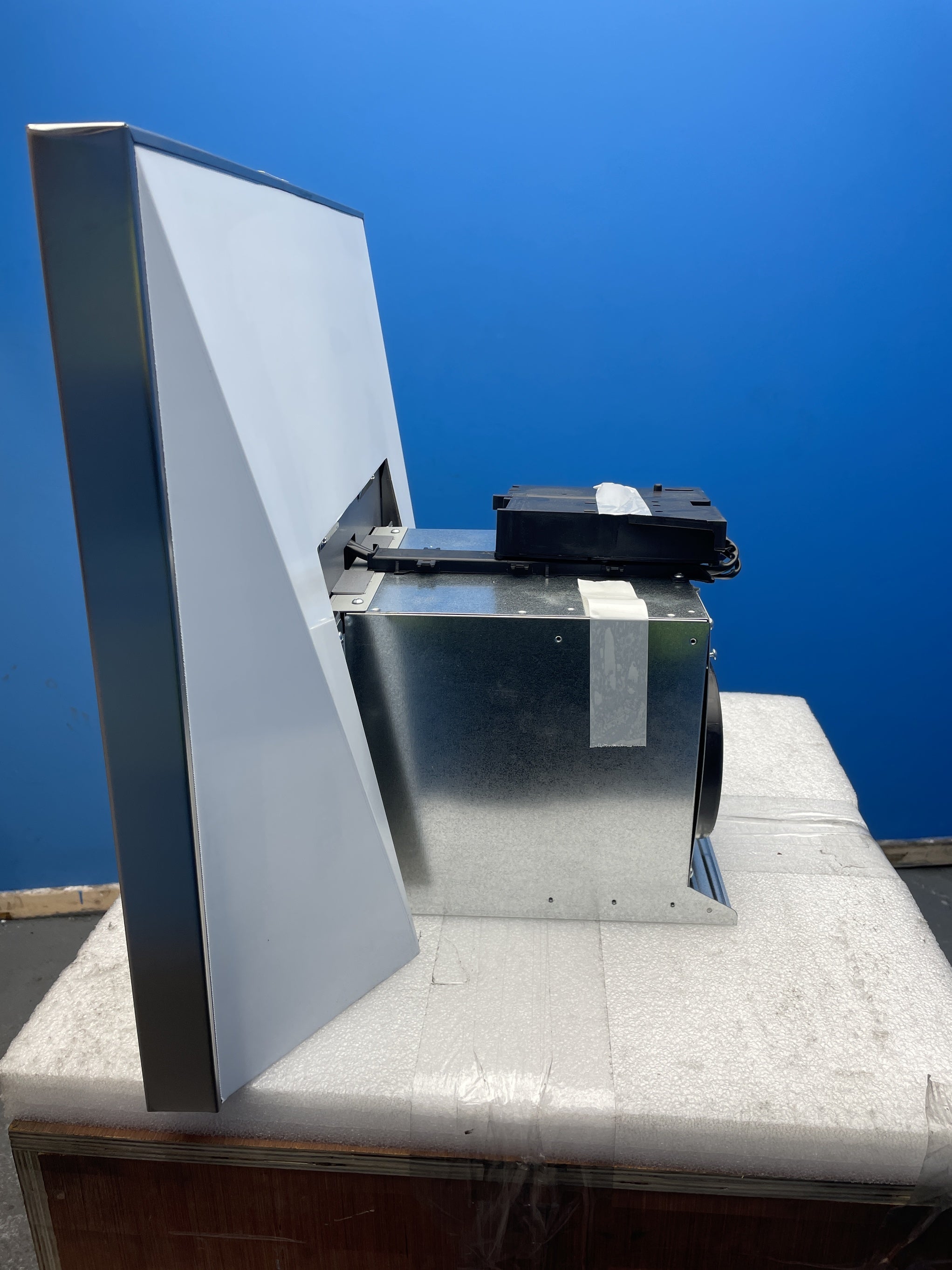 #GRC-154-045 - AEG DKB4650M 60cm Stainless Steel Chimney Cooker Hood