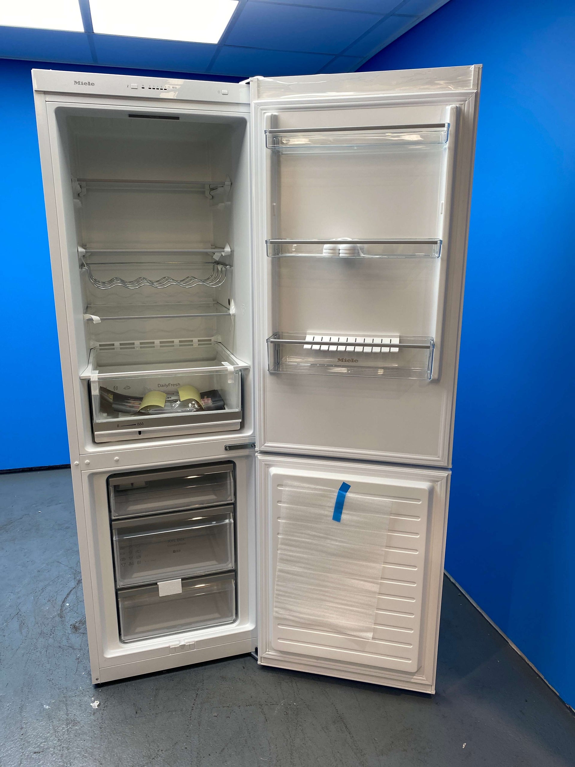 Miele KD4172E 308L 60/40 Freestanding Fridge Freezer