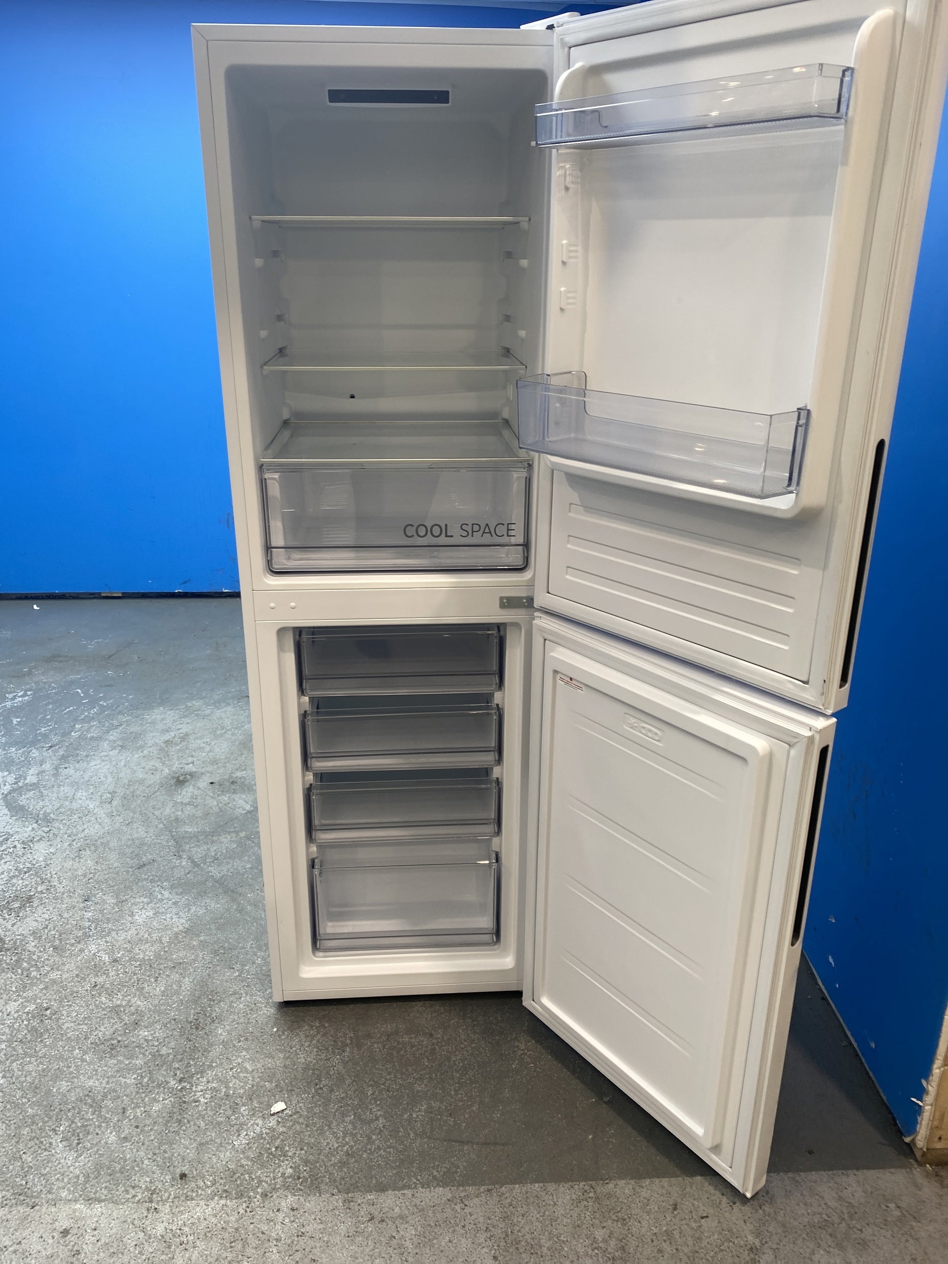 #GRC-157-080 - Hoover HVT3CLECKIHW 235 Litre Combi Fridge Freezer