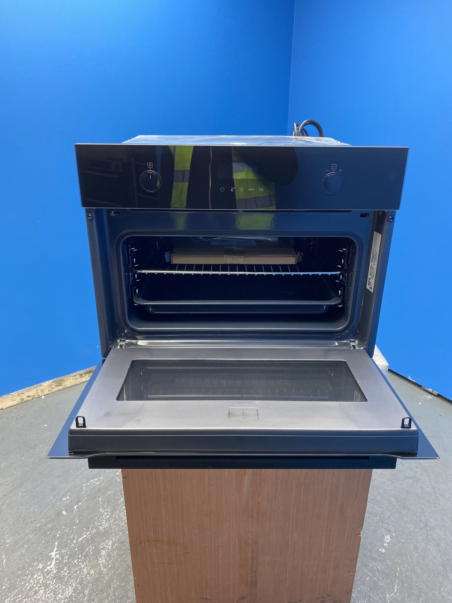 AEG KMK565060B 43L Built-In CombiQuick Microwave Oven