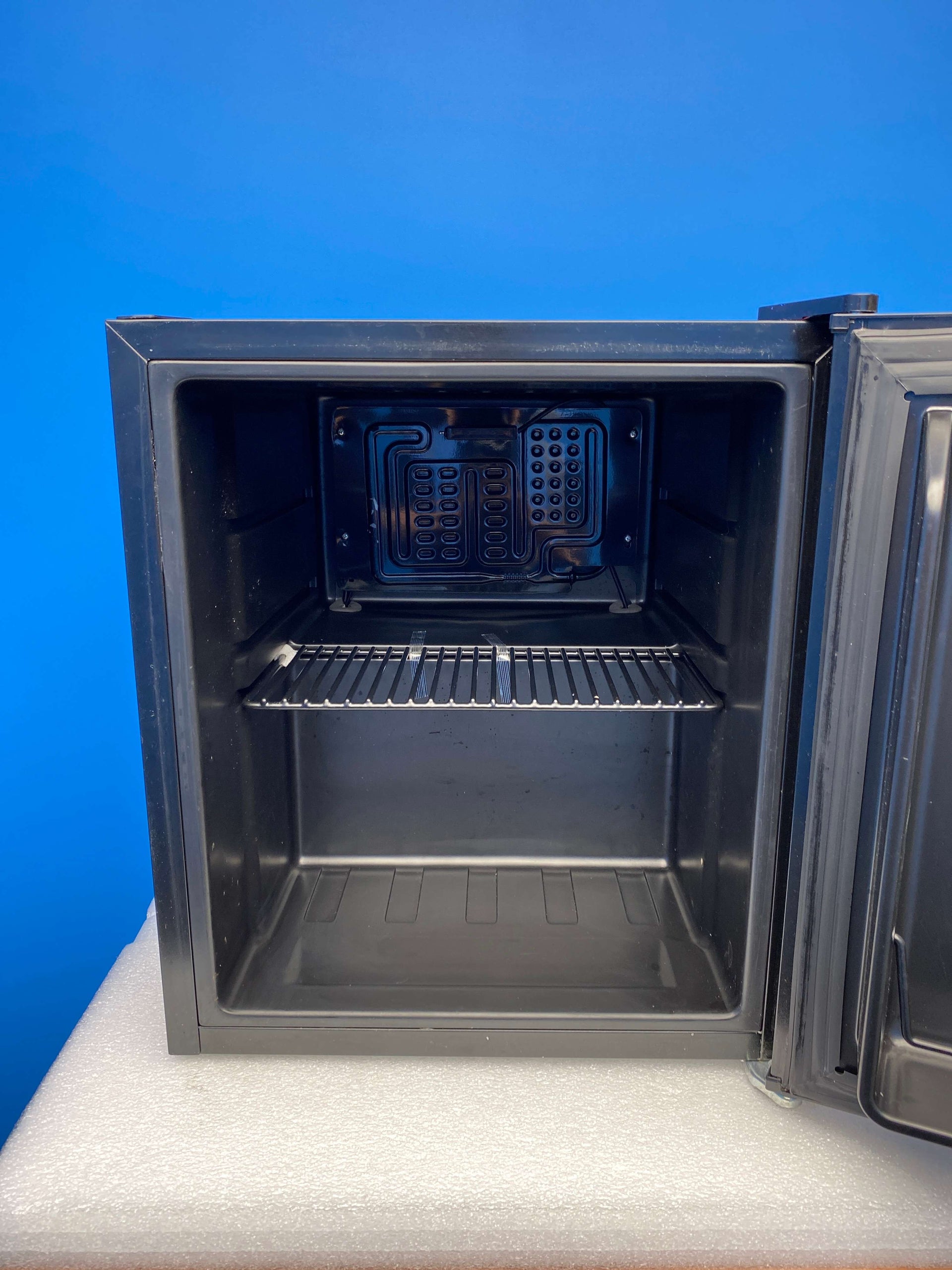 Husky HU231 43 Litre Rubiks Cube Mini Fridge