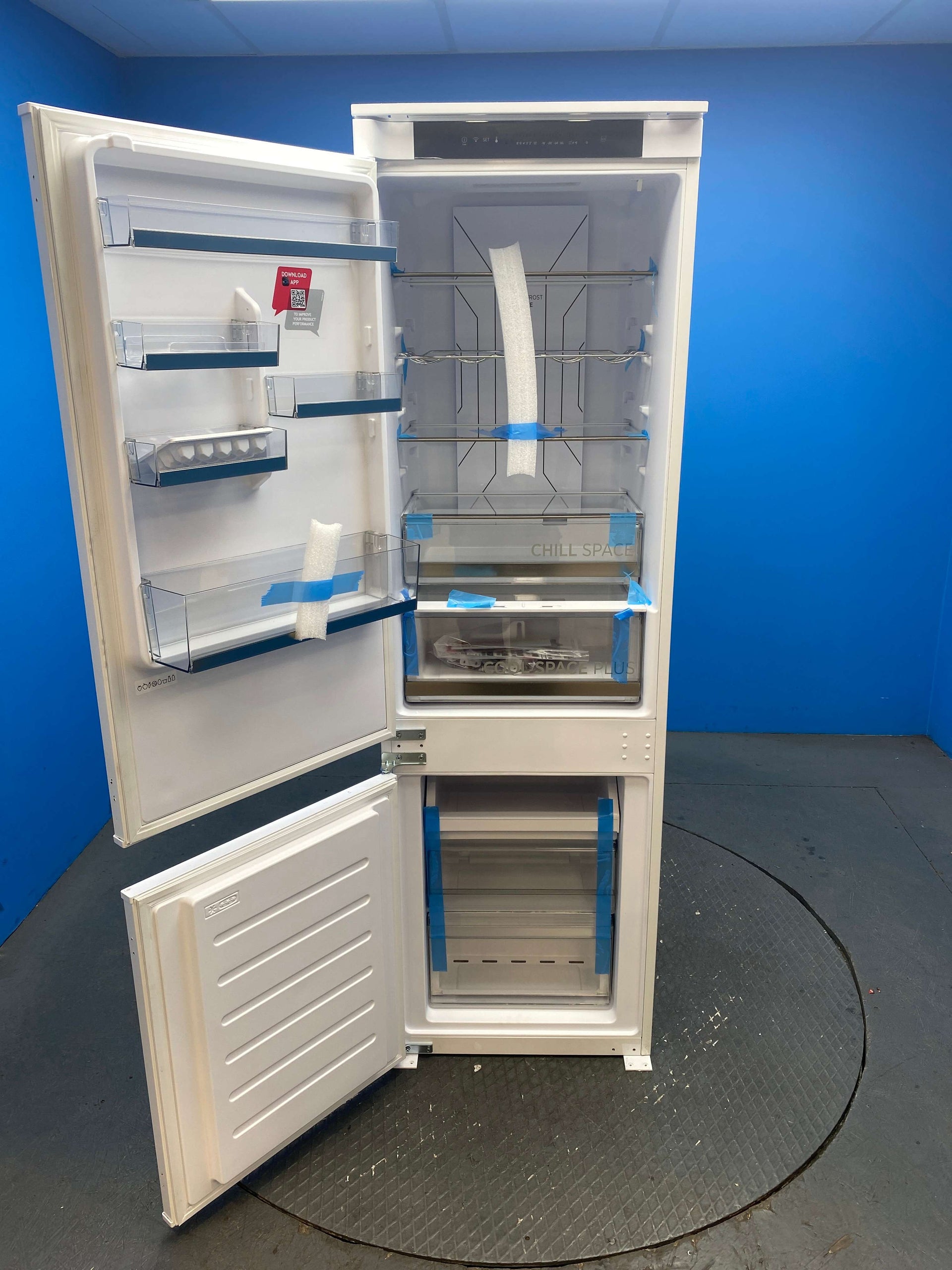 Hoover HOBT5518DWK Integrated 70/30 Total No Frost Fridge Freezer