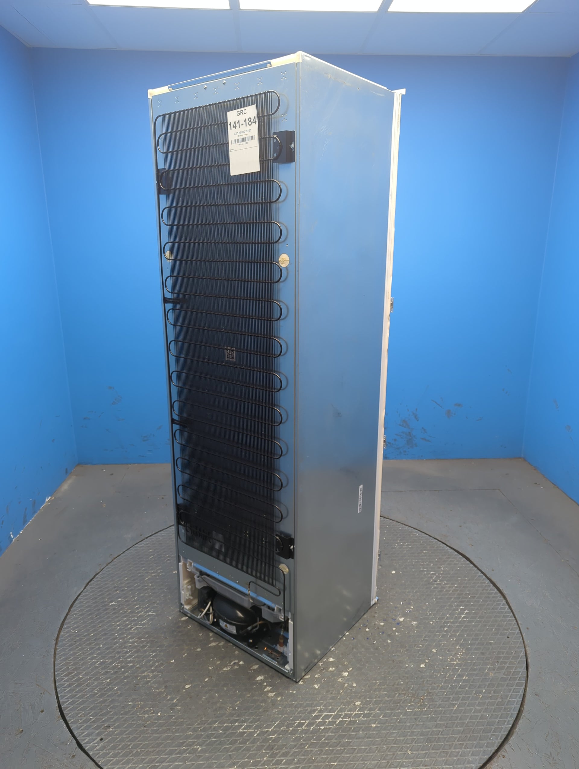 AEG NSK6D181EC 6000 DynamicAir 310L Integrated Larder Fridge