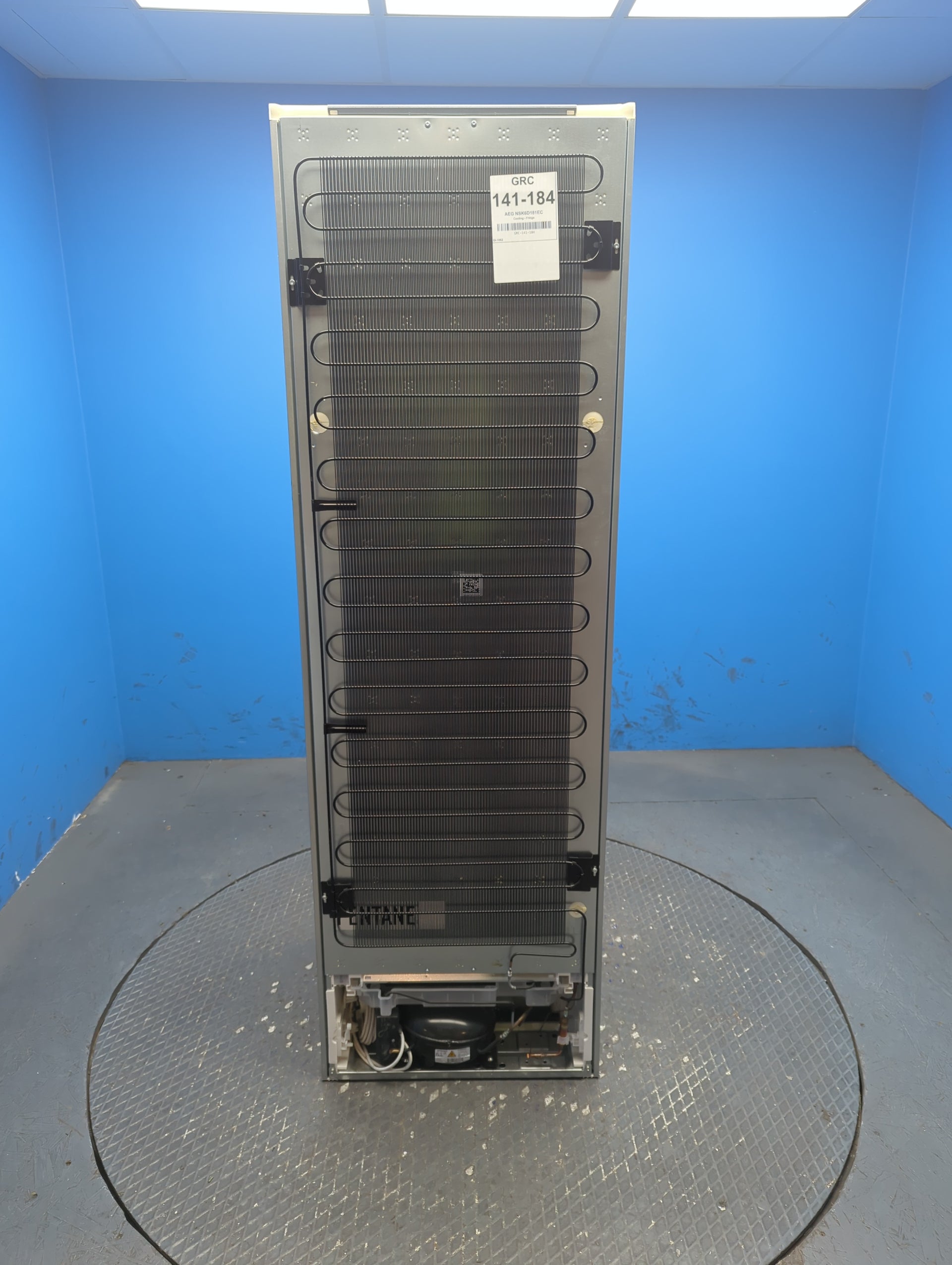 AEG NSK6D181EC 6000 DynamicAir 310L Integrated Larder Fridge