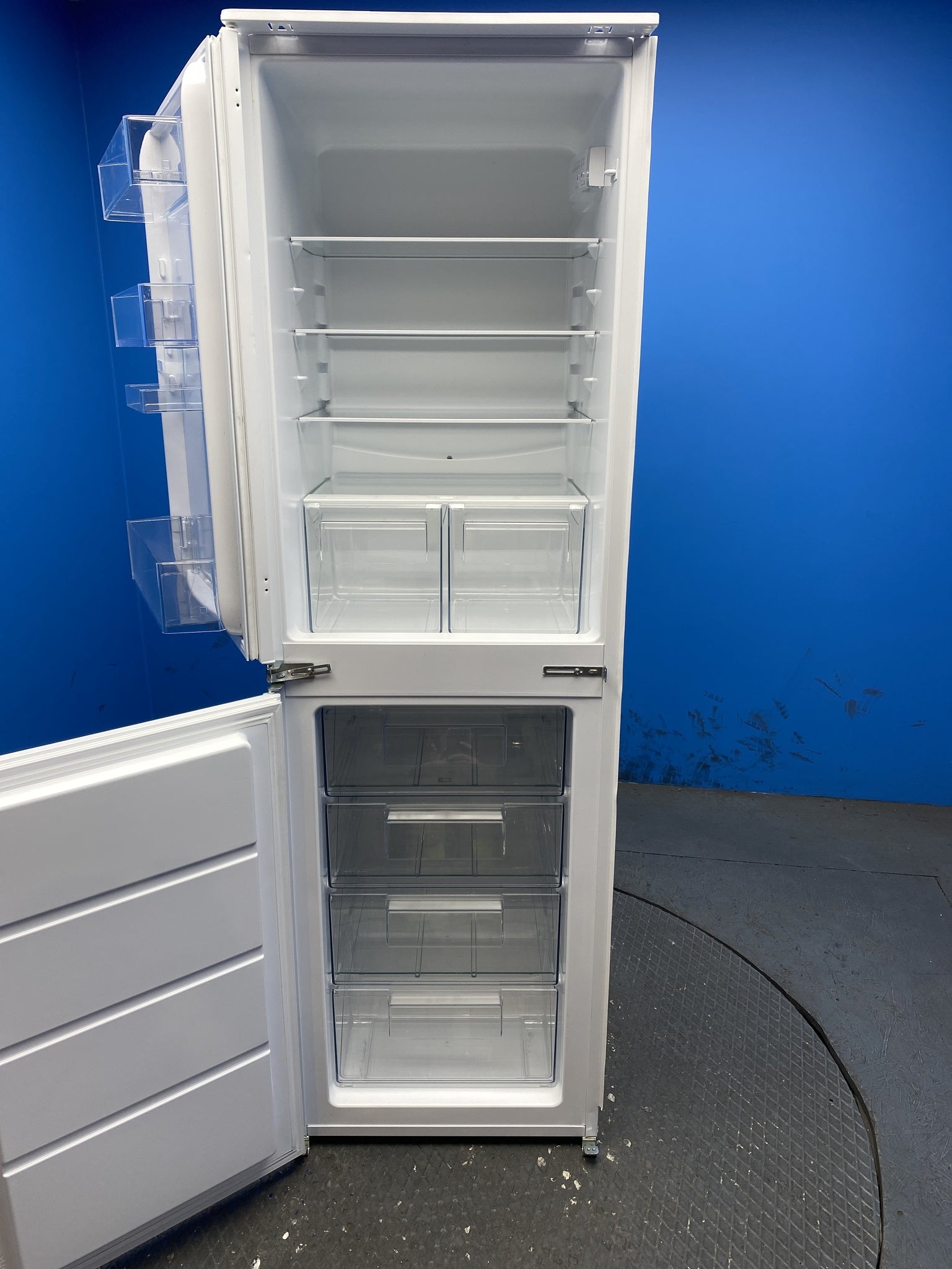 AEG OSC5S185ES 5000 Series Integrated Low Frost Fridge Freezer