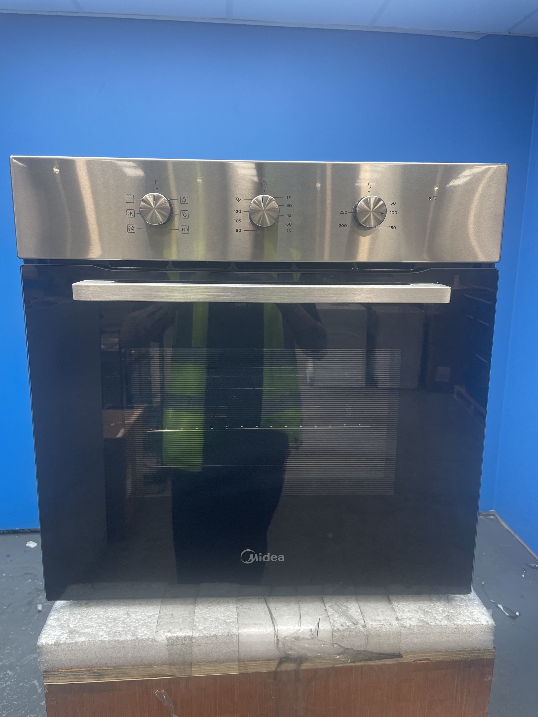#GRC-158-744 - Midea MBO65M90M1-X 70L Built-In Single Fan Oven