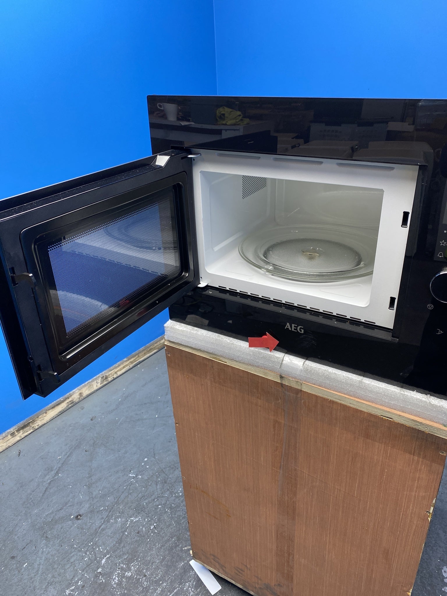 AEG 8000 Series MBE2658SEB 26L Built-In 900W Microwave