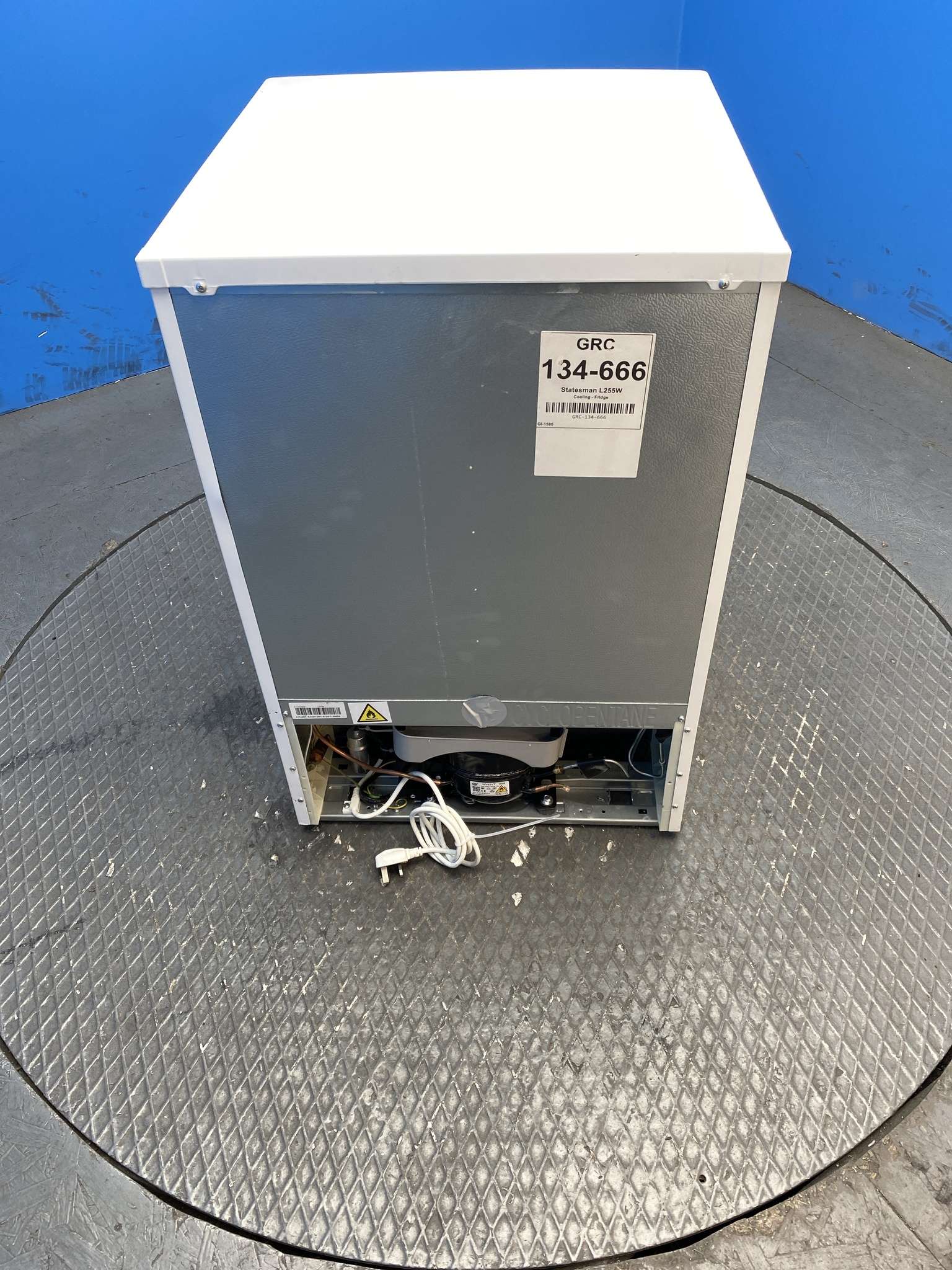 Statesman L255W 113 Litre 55cm Under Counter Fridge