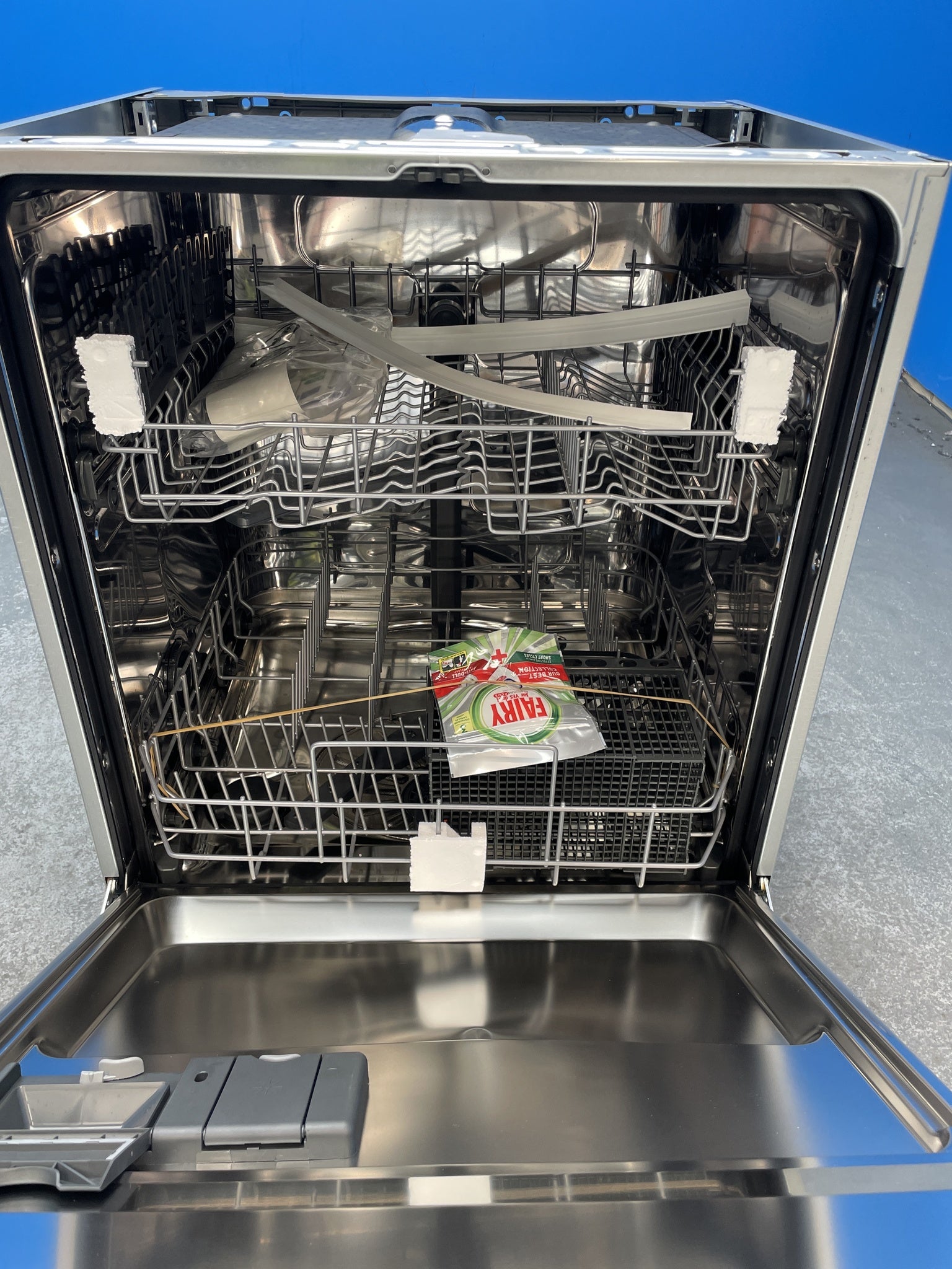 #GRC-158-242 - AEG 3000 AirDry FSB42607Z 13 Place Integrated Dishwasher