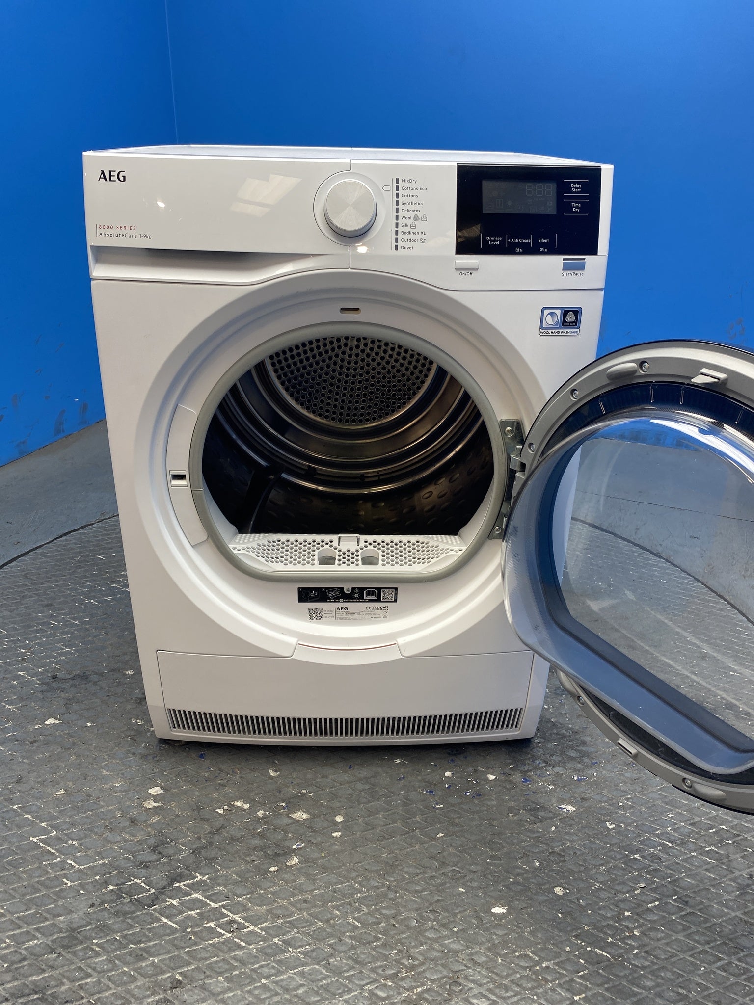 AEG TR819A4B AbsoluteCare 9kg Heat Pump Tumble Dryer
