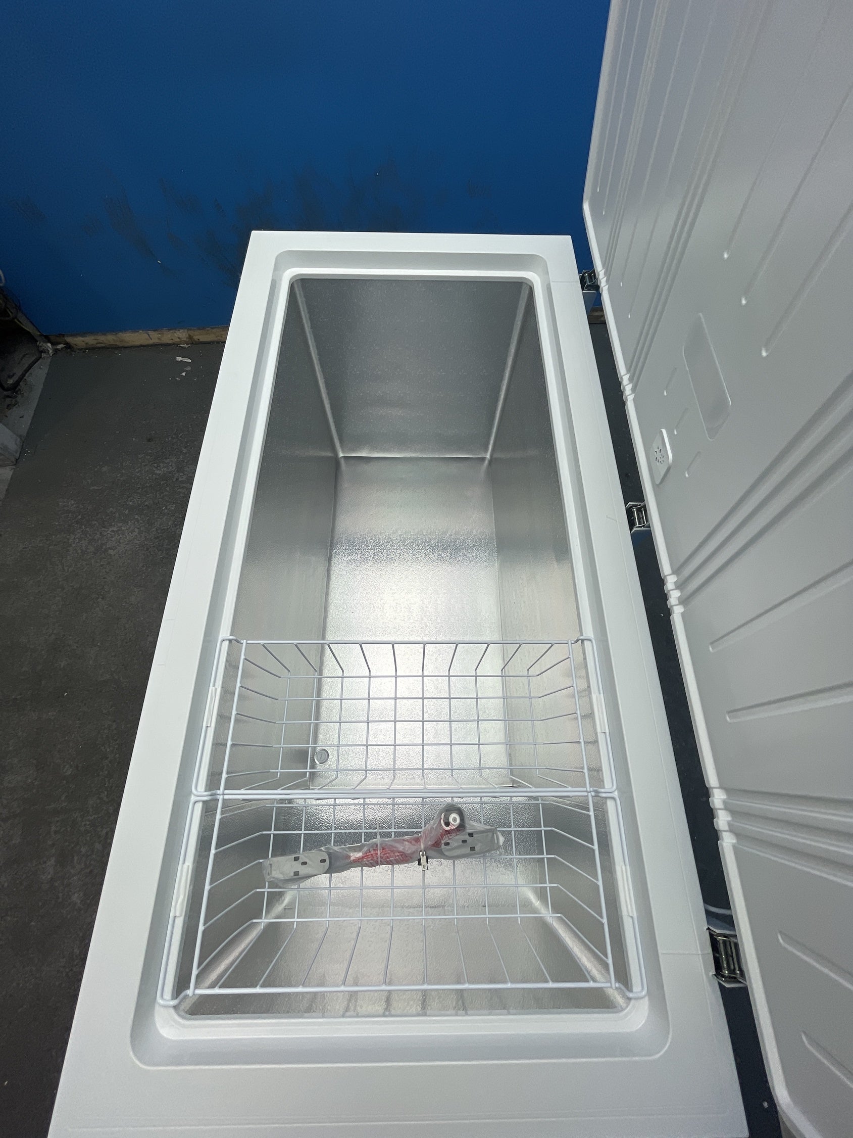 #GRC-161-881 - Hisense FC571D4AWLYE 372L Winter Guard Chest Freezer