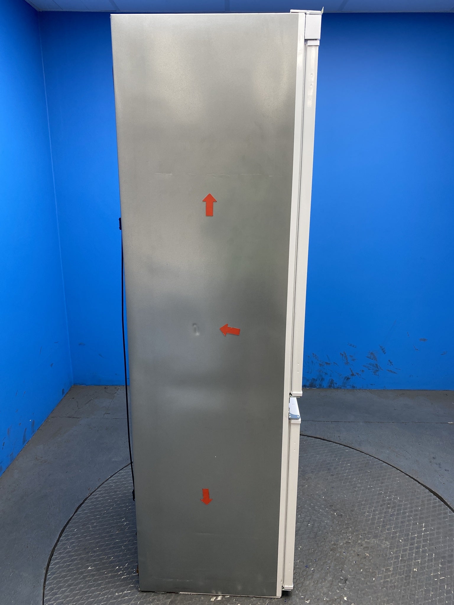 neue NBT3518FWK 70/30 Total No Frost Integrated Fridge Freezer