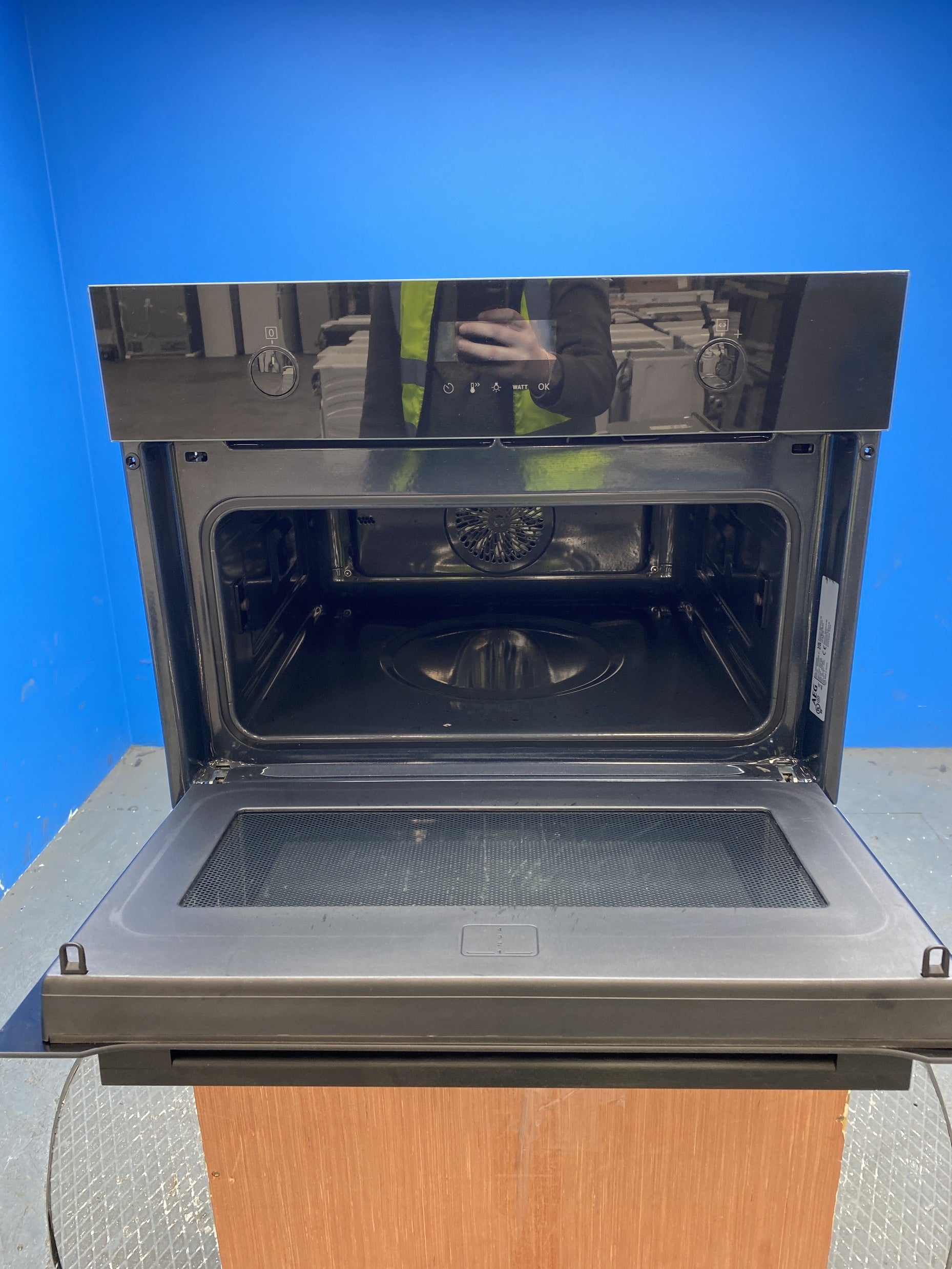 #GRC-142-777 - AEG KMK565060B 43L Built-In CombiQuick Microwave Oven