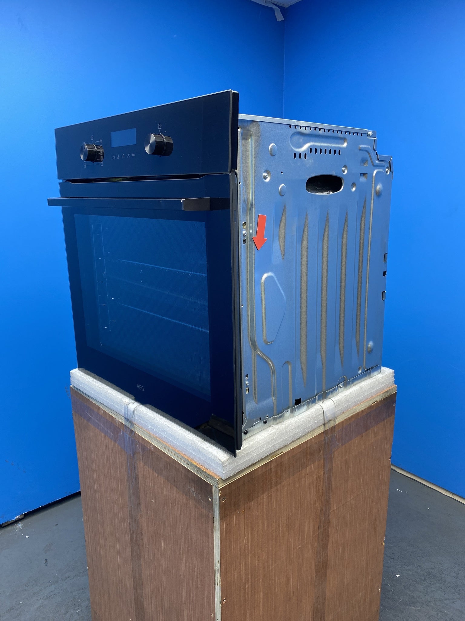 AEG 6000 SenseCook OS6AB50AK Built-In 71 Litre Single Oven