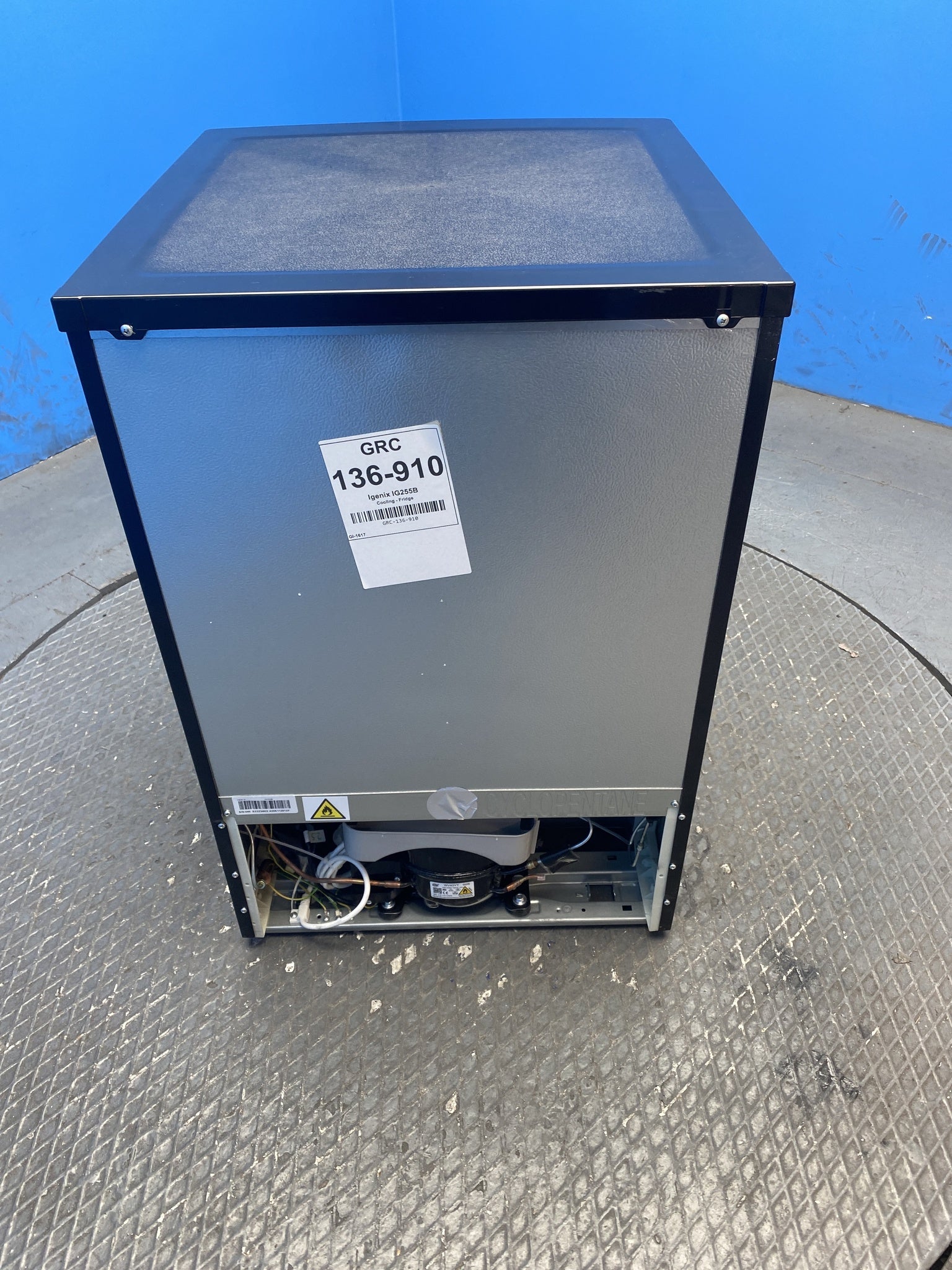 Igenix IG255B 136 Litre Under Counter Fridge