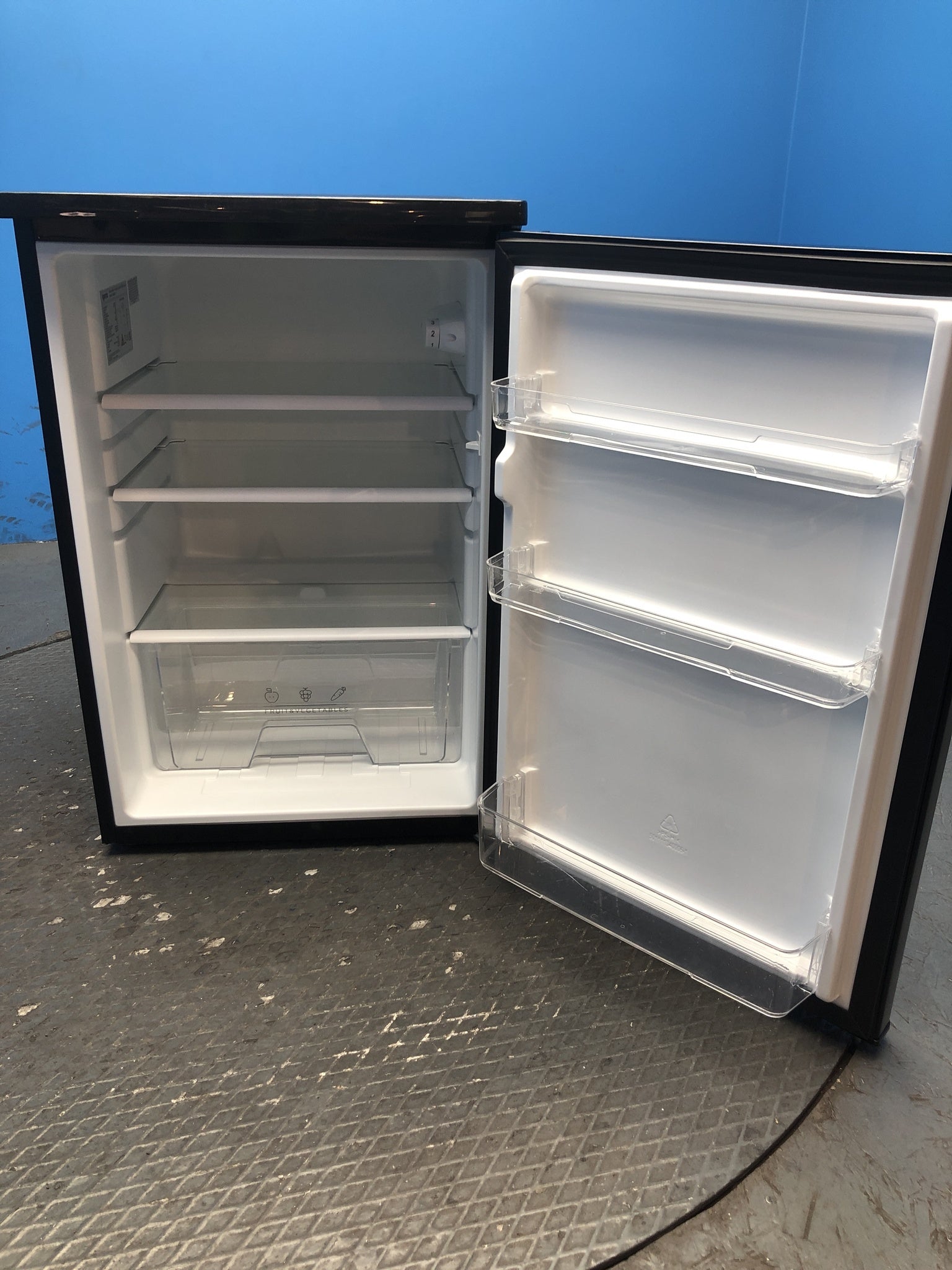 Igenix IG255B 136 Litre Under Counter Fridge