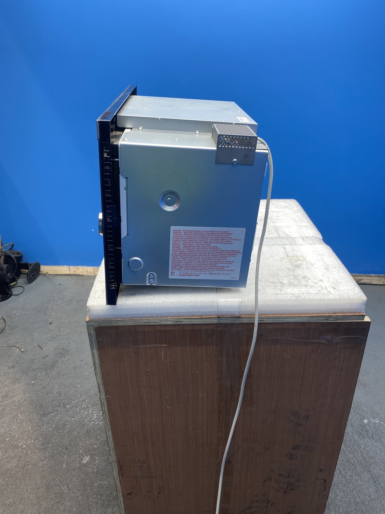 AEG 17L Built In Solo Microwave Black & Steel