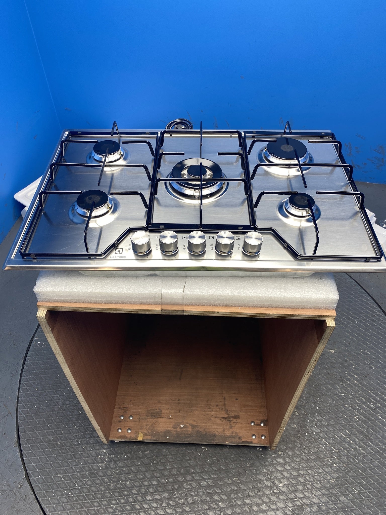 Electrolux KGS7534SX 600 Slimline 75cm 5 Zone Gas Hob