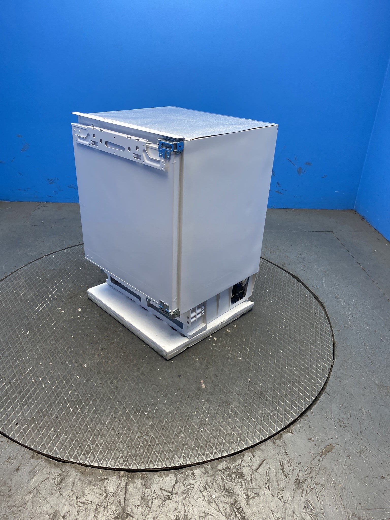 Candy CMLS68EWK Integrated 135L Under Counter Fridge