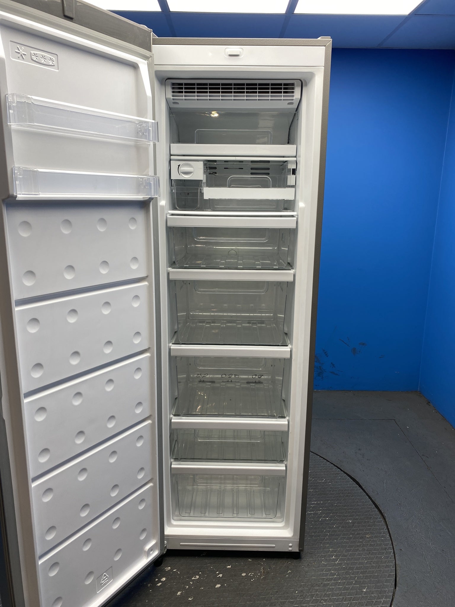 Hoover HFF1862KM/N 260 Litre Upright Frost Free Freezer
