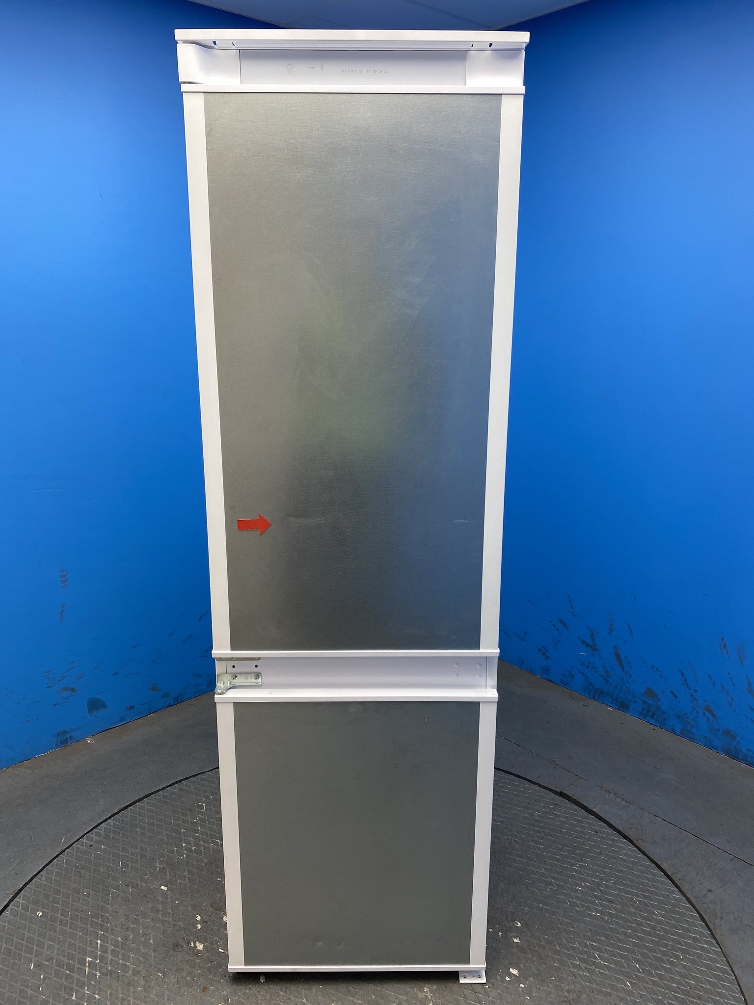 neue NBT3518FWK 70/30 Total No Frost Integrated Fridge Freezer