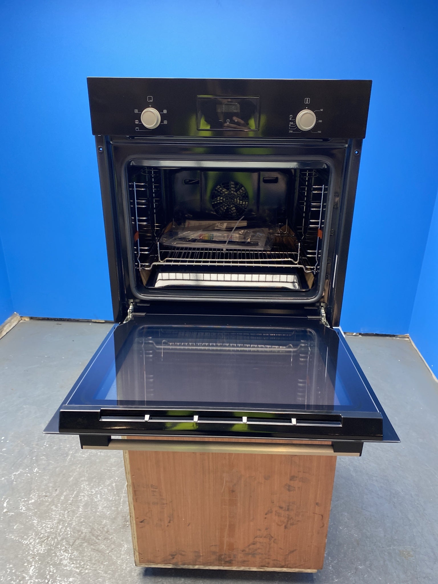 Bosch HHF113BA0B Series 2 Built-In Single Electric Oven