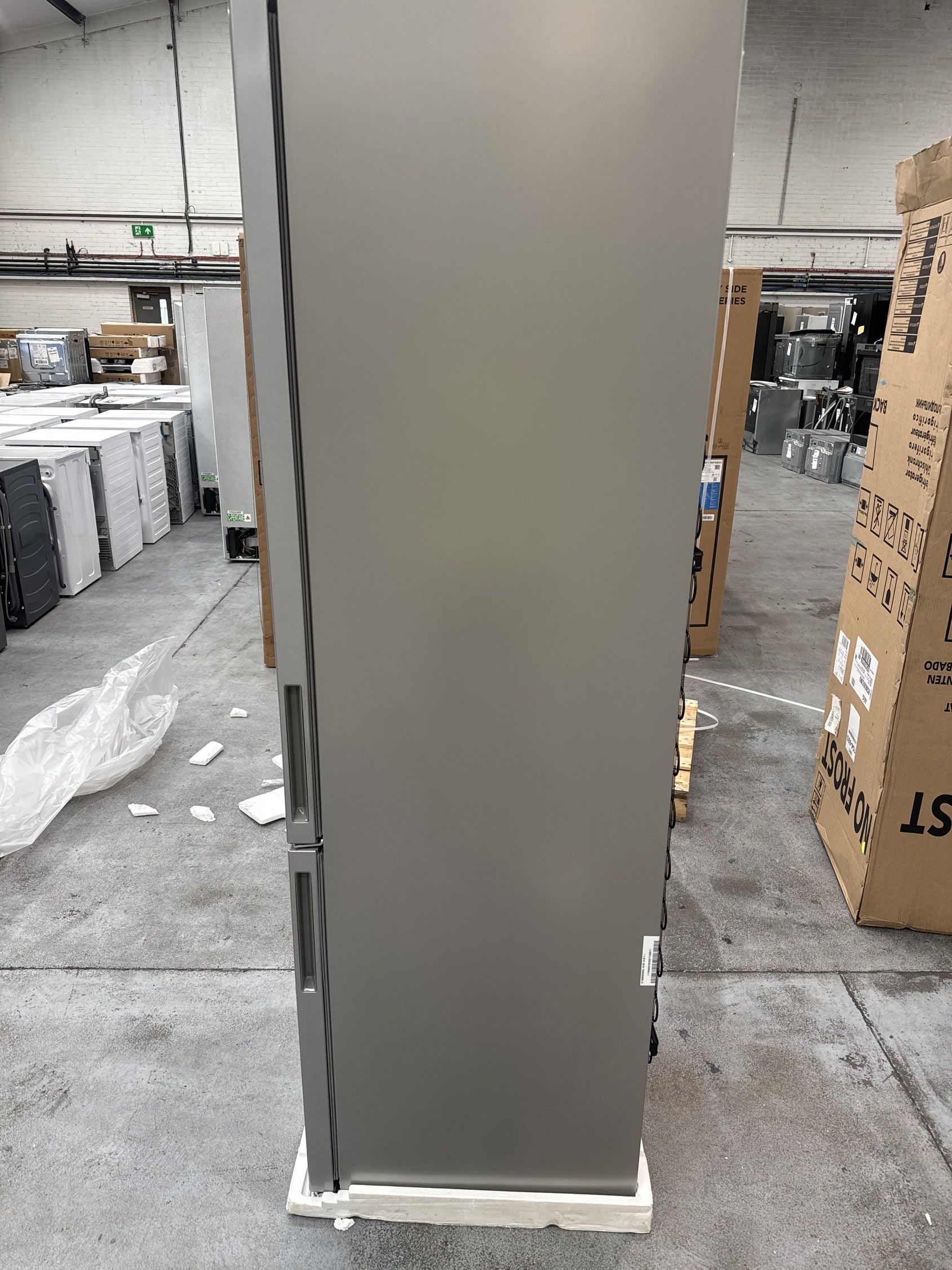 #GRC-154-093 - AEG RCB636E2MX 6000 TwinTech No Frost 60/40 Fridge Freezer