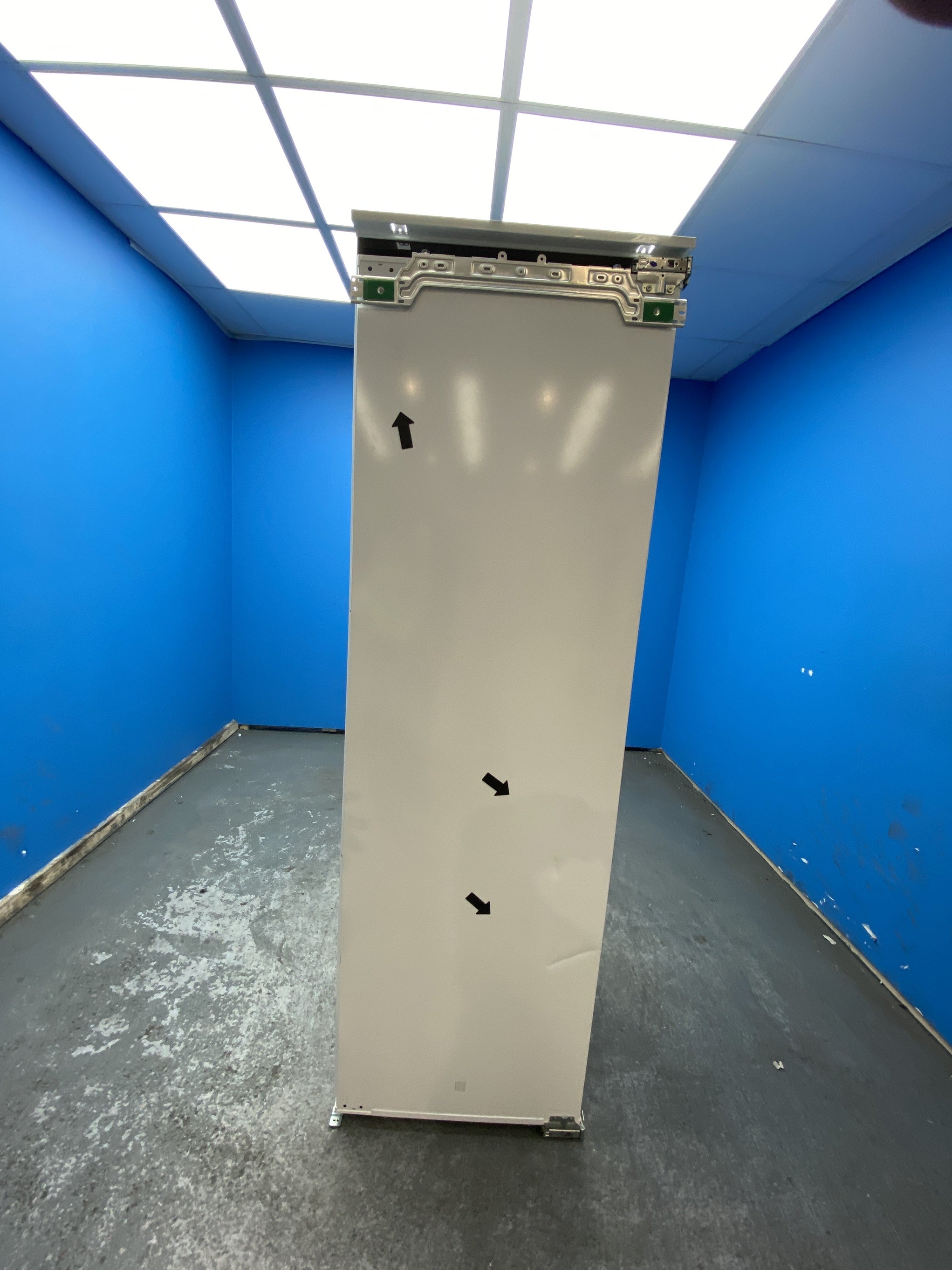 #GRC-156-014 - AEG NSK6D181EC 6000 DynamicAir 310L Integrated Larder Fridge