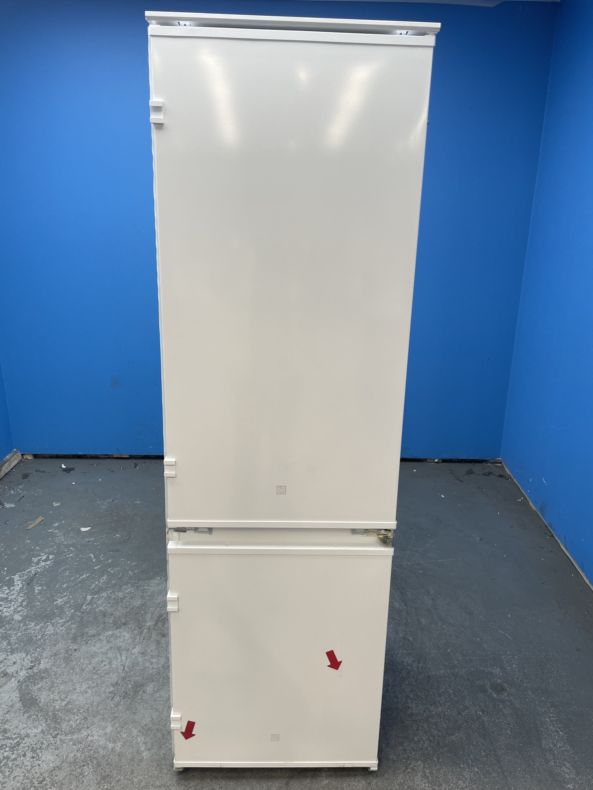 #GRC-158-310 - Electrolux LNS5LE18S 70/30 Integrated Low Frost Fridge Freezer