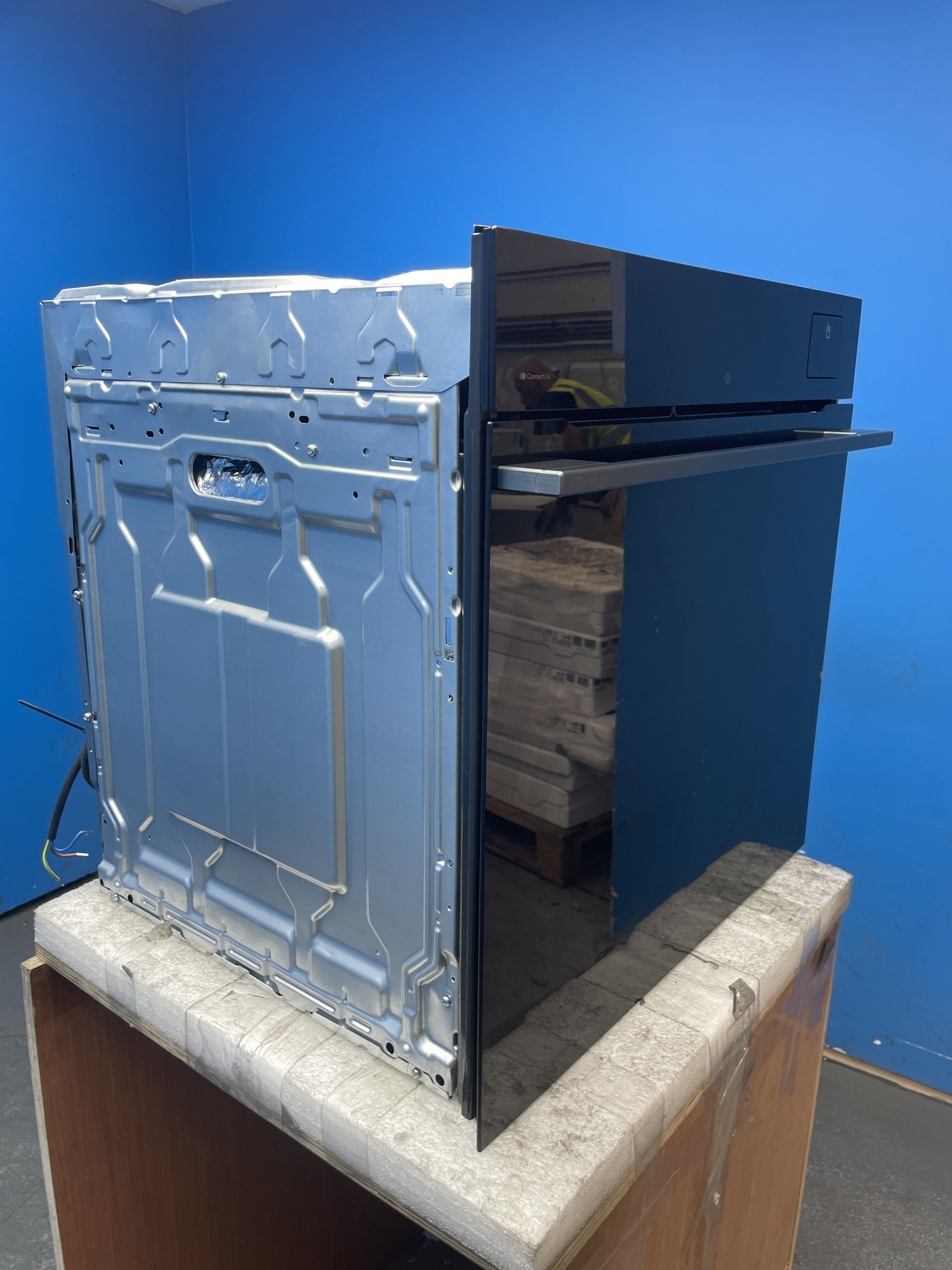 #GRC-163-222 - Hisense Hi8 BAS6PH8BUKWF BlackLine 77L Built-In Steam and Pyrolytic Oven