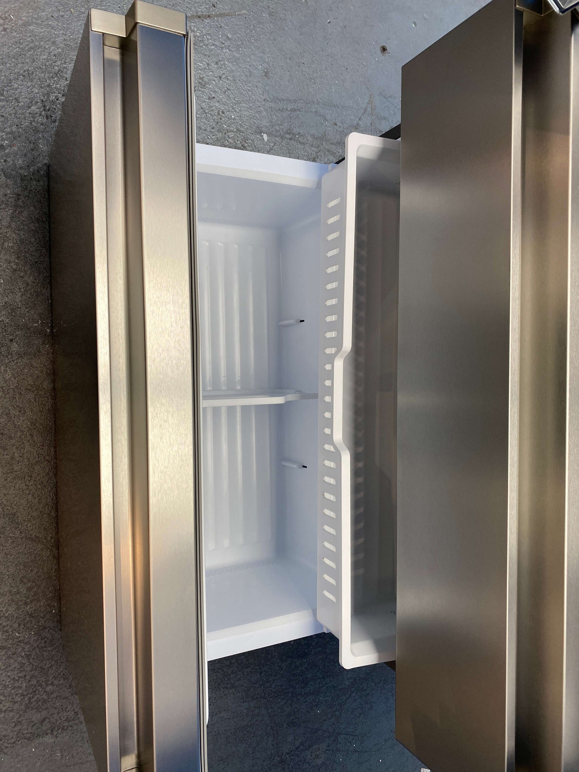 Hisense RF749N4SWSE 579L No Frost French Door Fridge Freezer