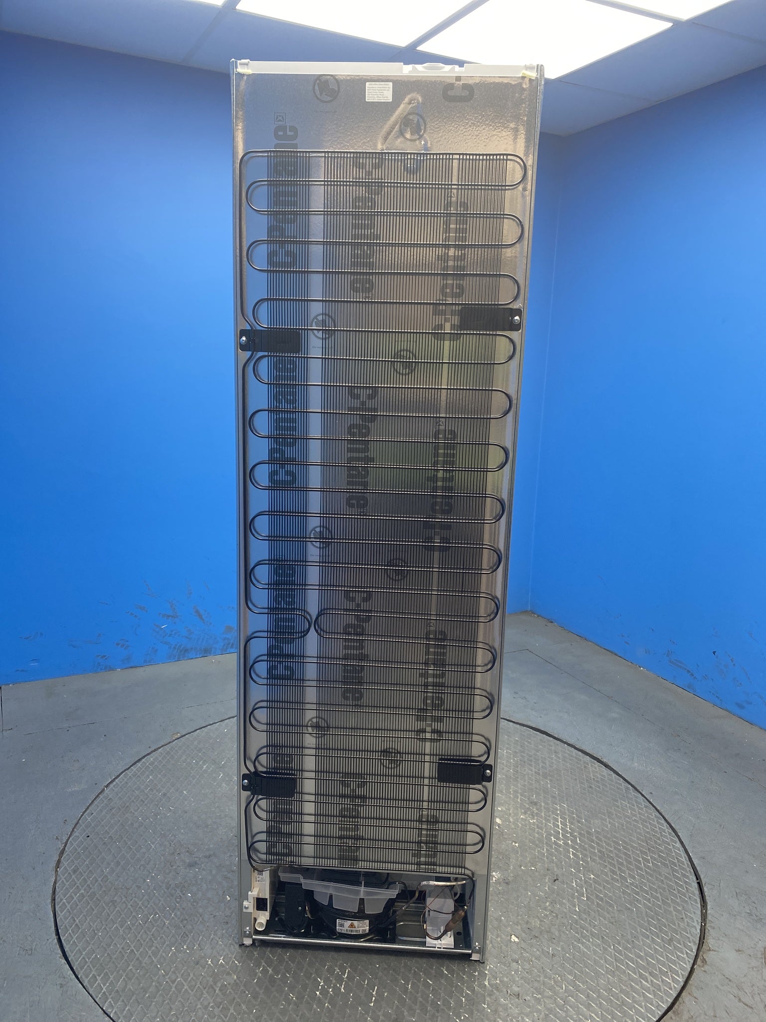 Bosch 310L Integrated Tall Fridge with MultiBox XXL