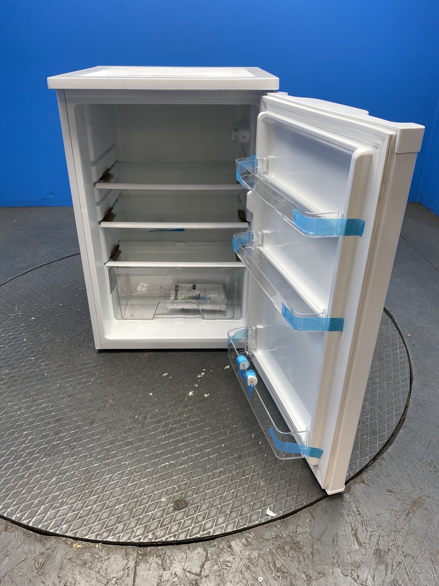 Igenix IG255W 136 Litre Under Counter Fridge
