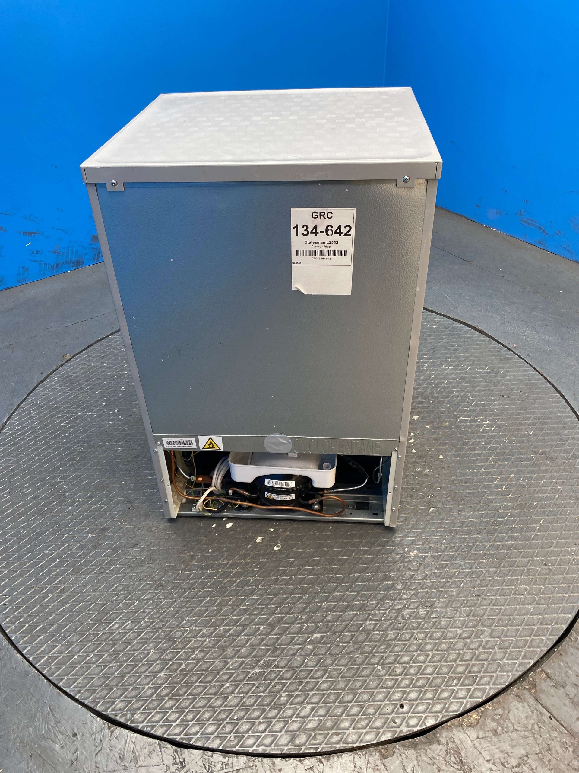 Statesman L255S 113 Litre 55cm Under Counter Fridge