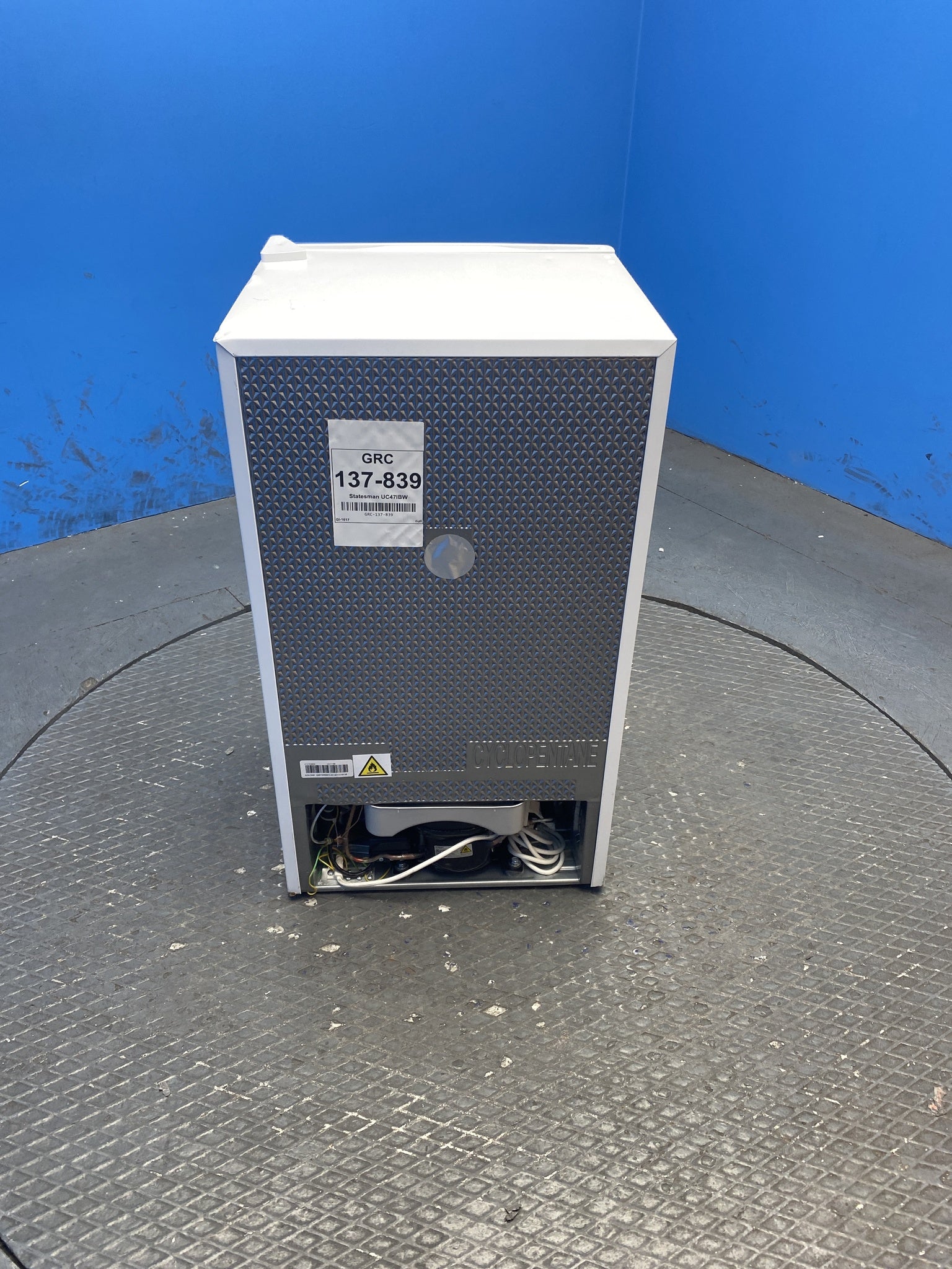 Statesman UC47IBW Compact 47cm 80 Litre Under Counter Fridge