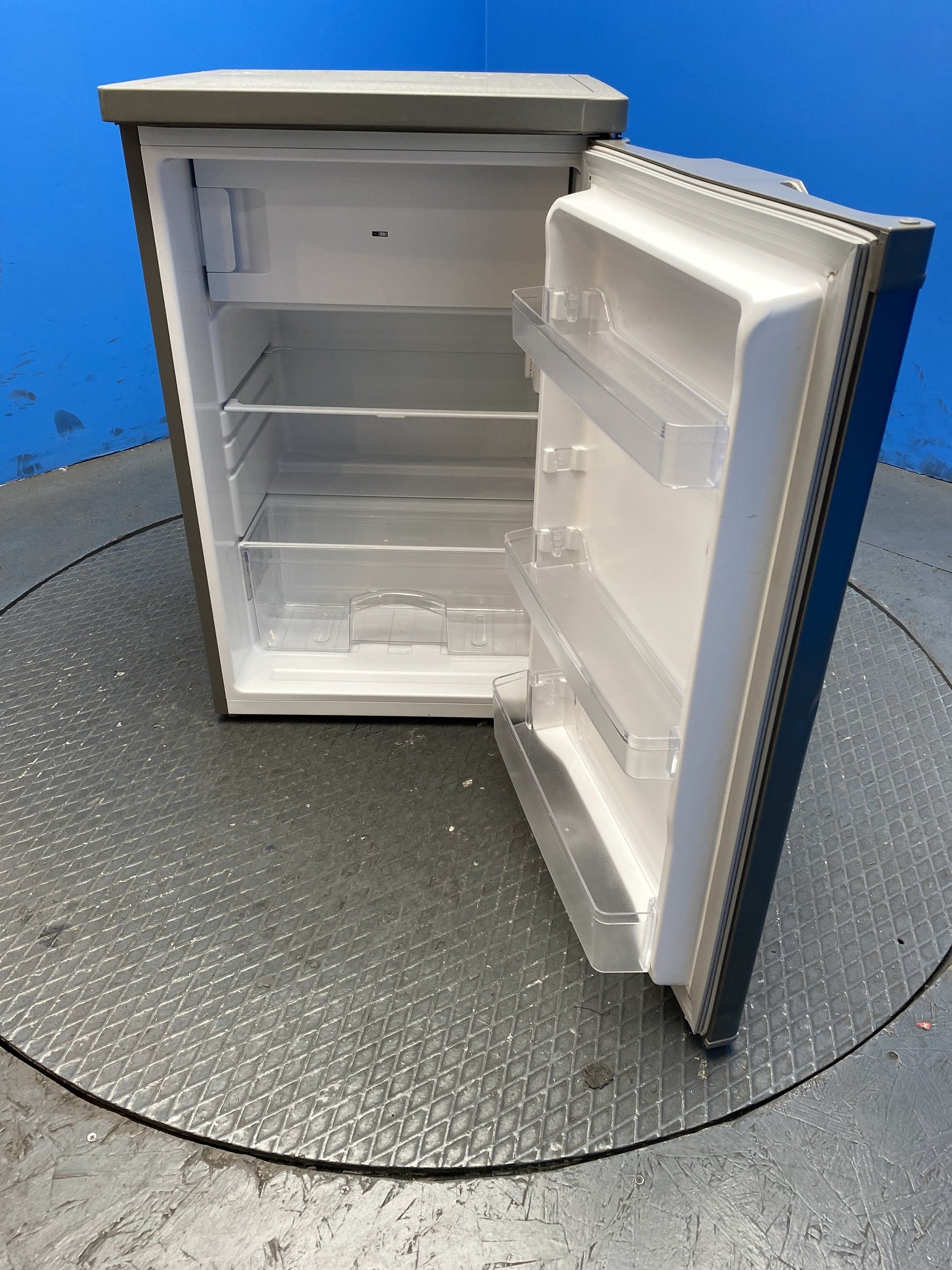 Igenix IG155X 109 Litre Under Counter Fridge with Ice Box