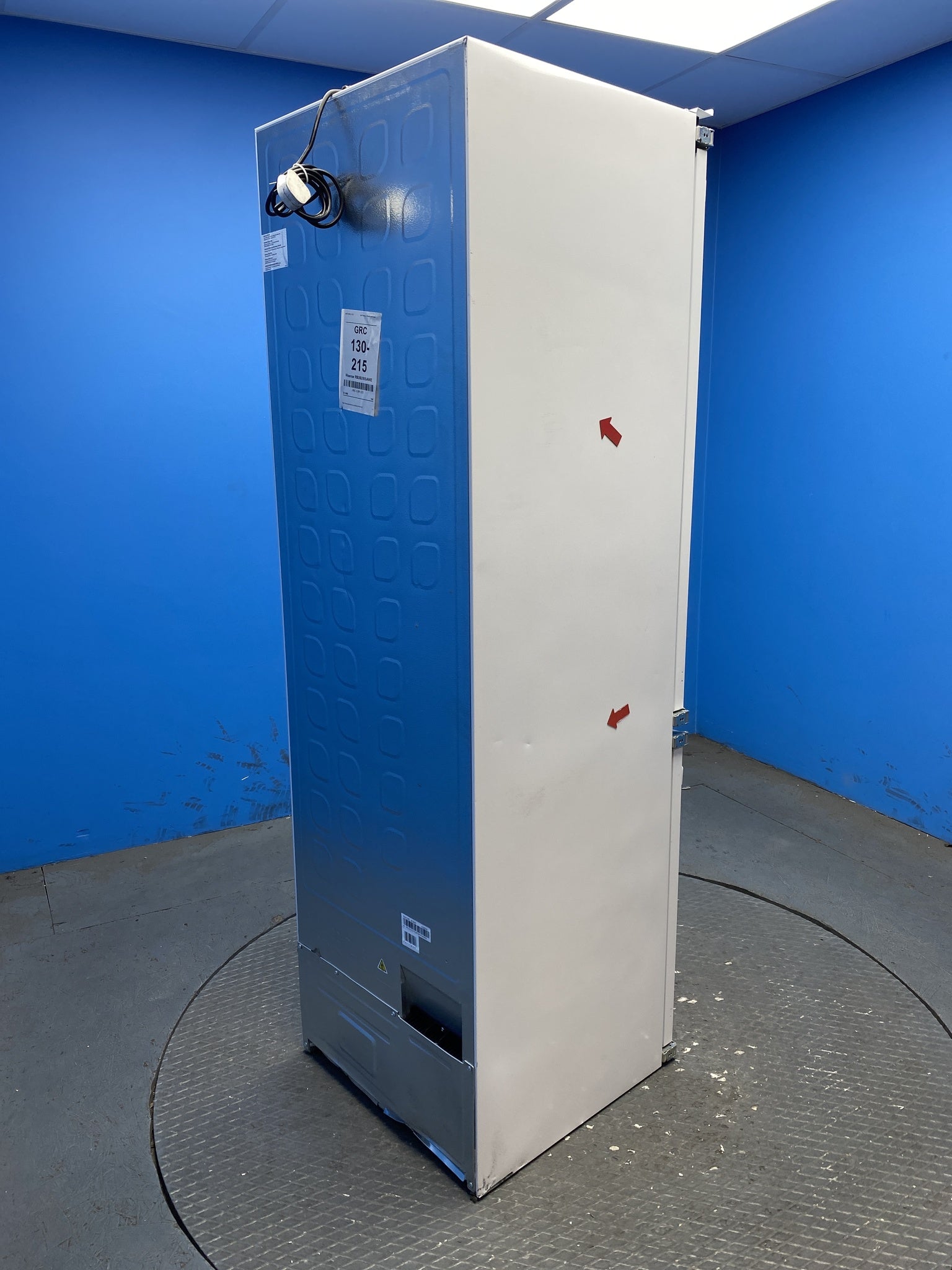 Hisense RB3B250SAWE Integrated 252L No Frost Fridge Freezer