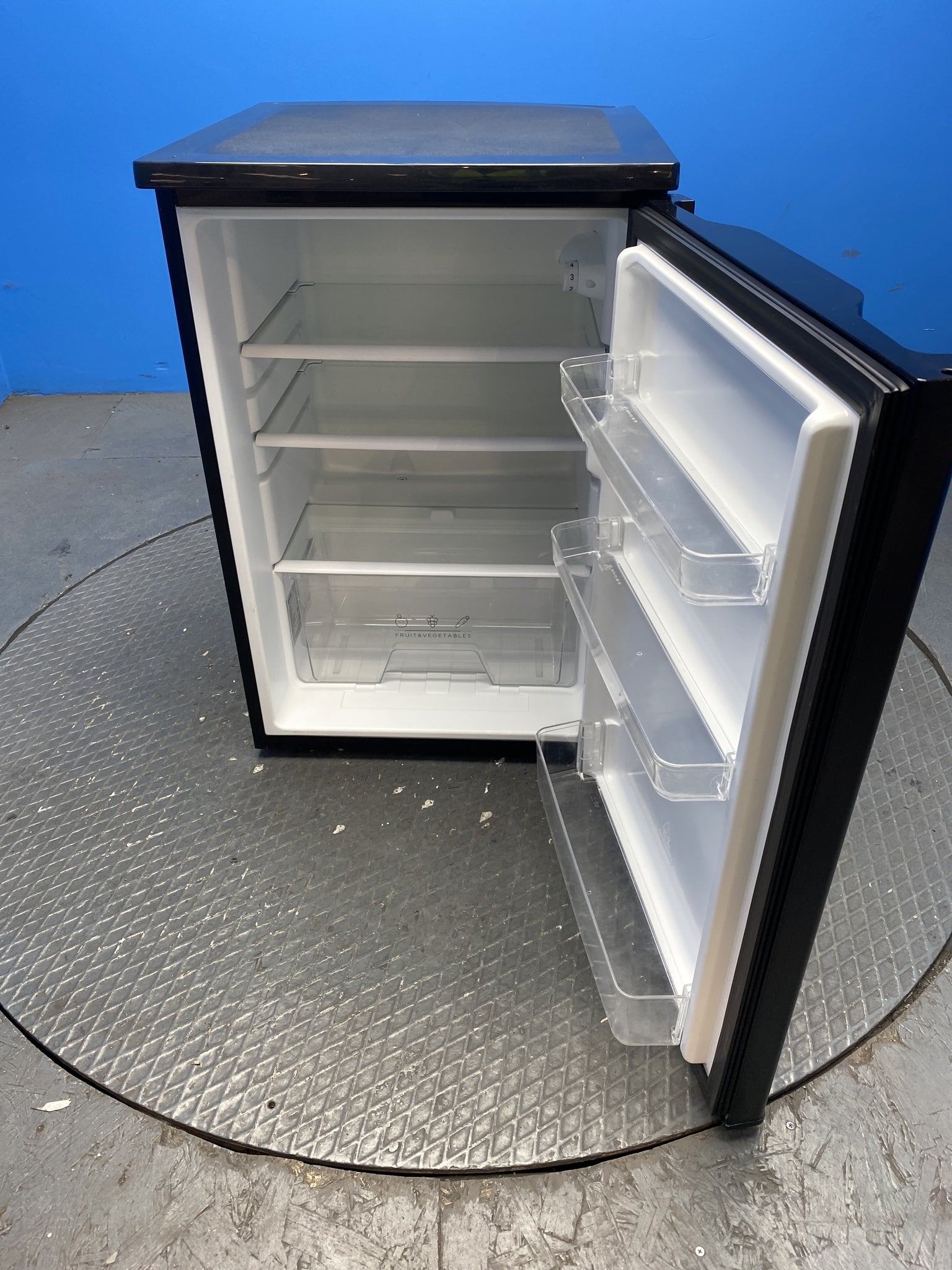 Igenix IG255B 136 Litre Under Counter Fridge