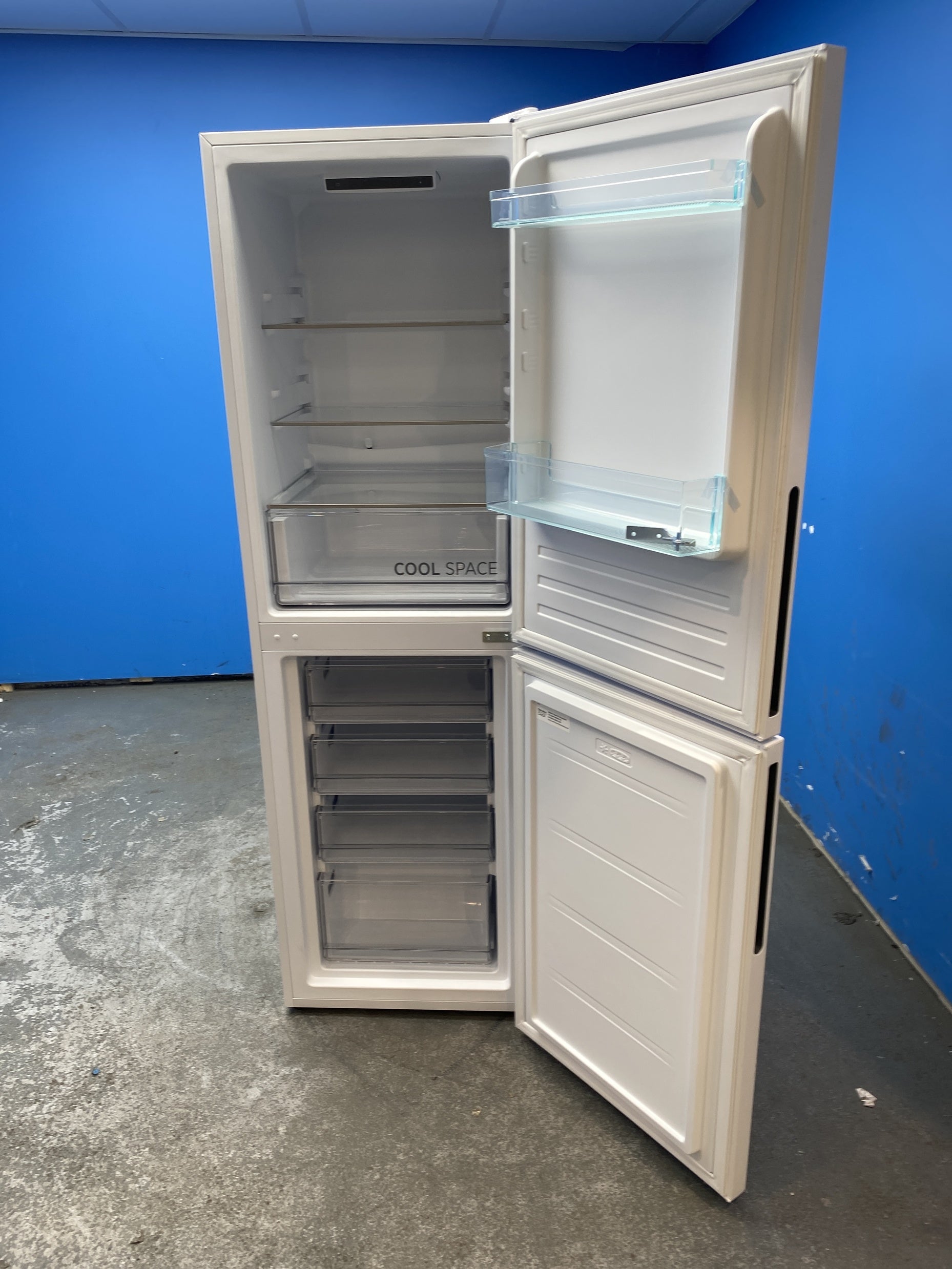 #GRC-156-220 - Hoover HVT3CLECKIHW 235 Litre Combi Fridge Freezer