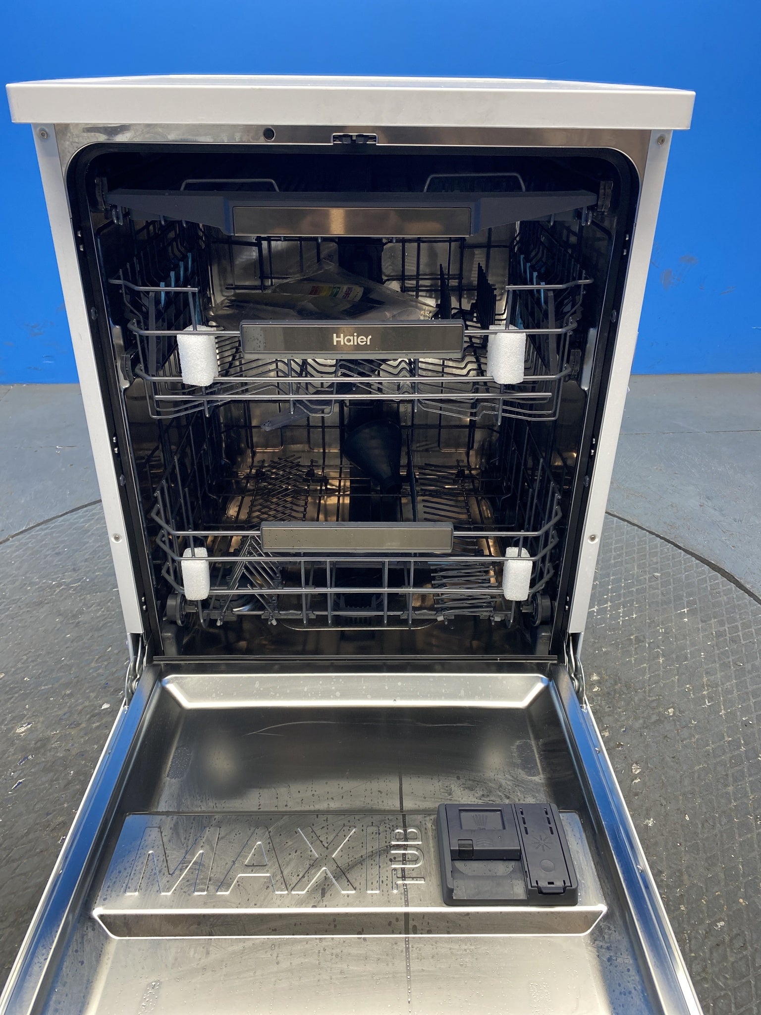 Haier XF5C4M1W I-Pro Series 3 15 Place Setting Dishwasher